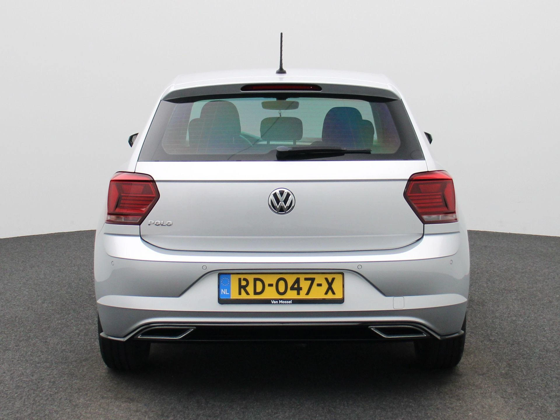 Volkswagen-Polo-image-4