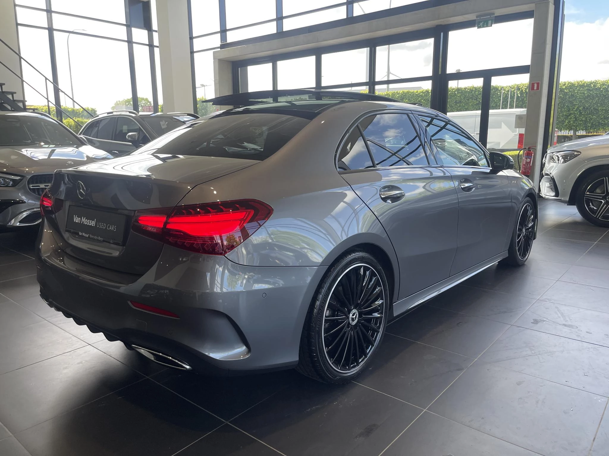 Mercedes-Benz A-Klasse 200 d AMG Line Limousine + PANO DAK + MULTIBEAM + BURMESTER +