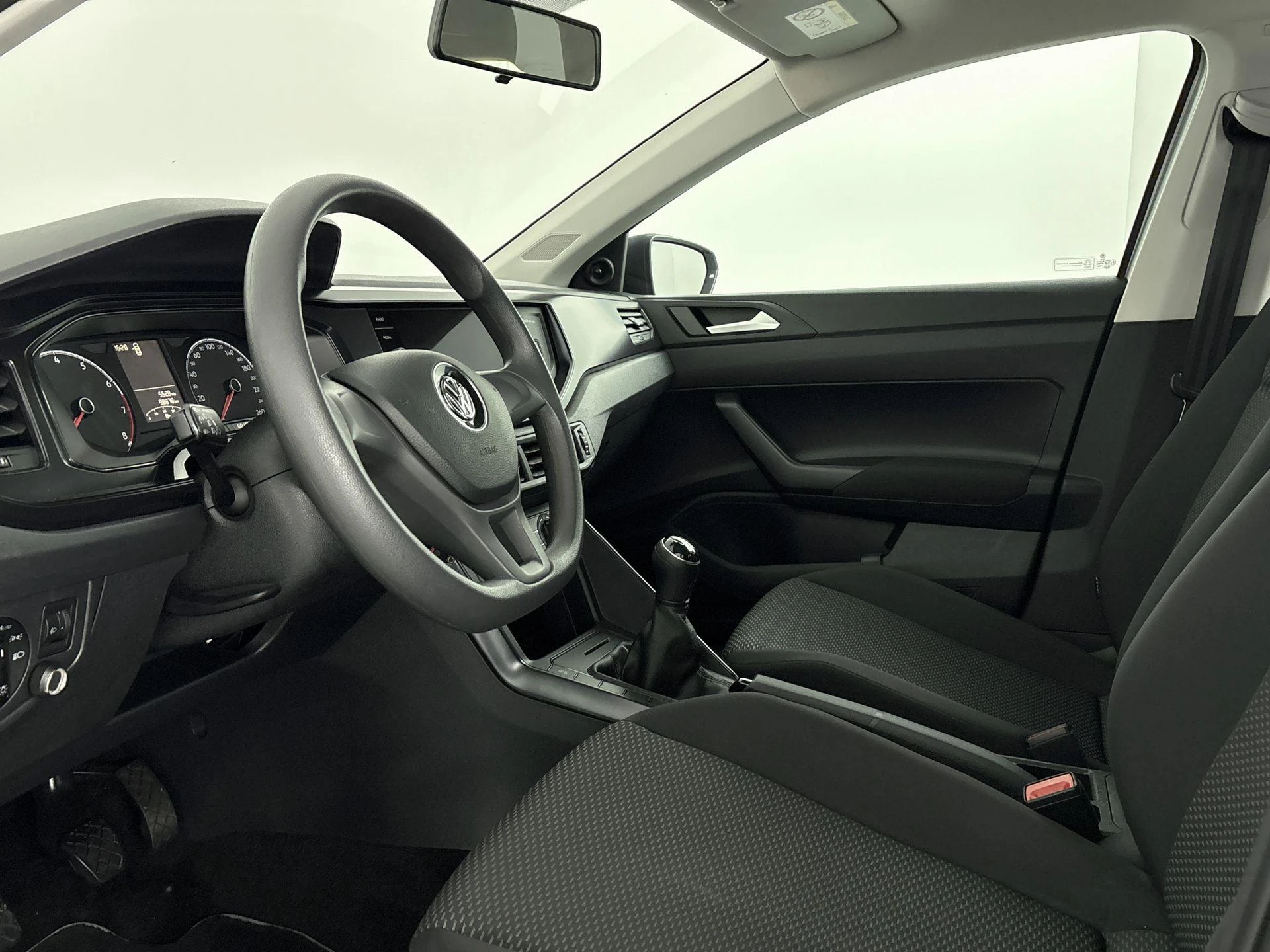 Volkswagen-Polo-image-10