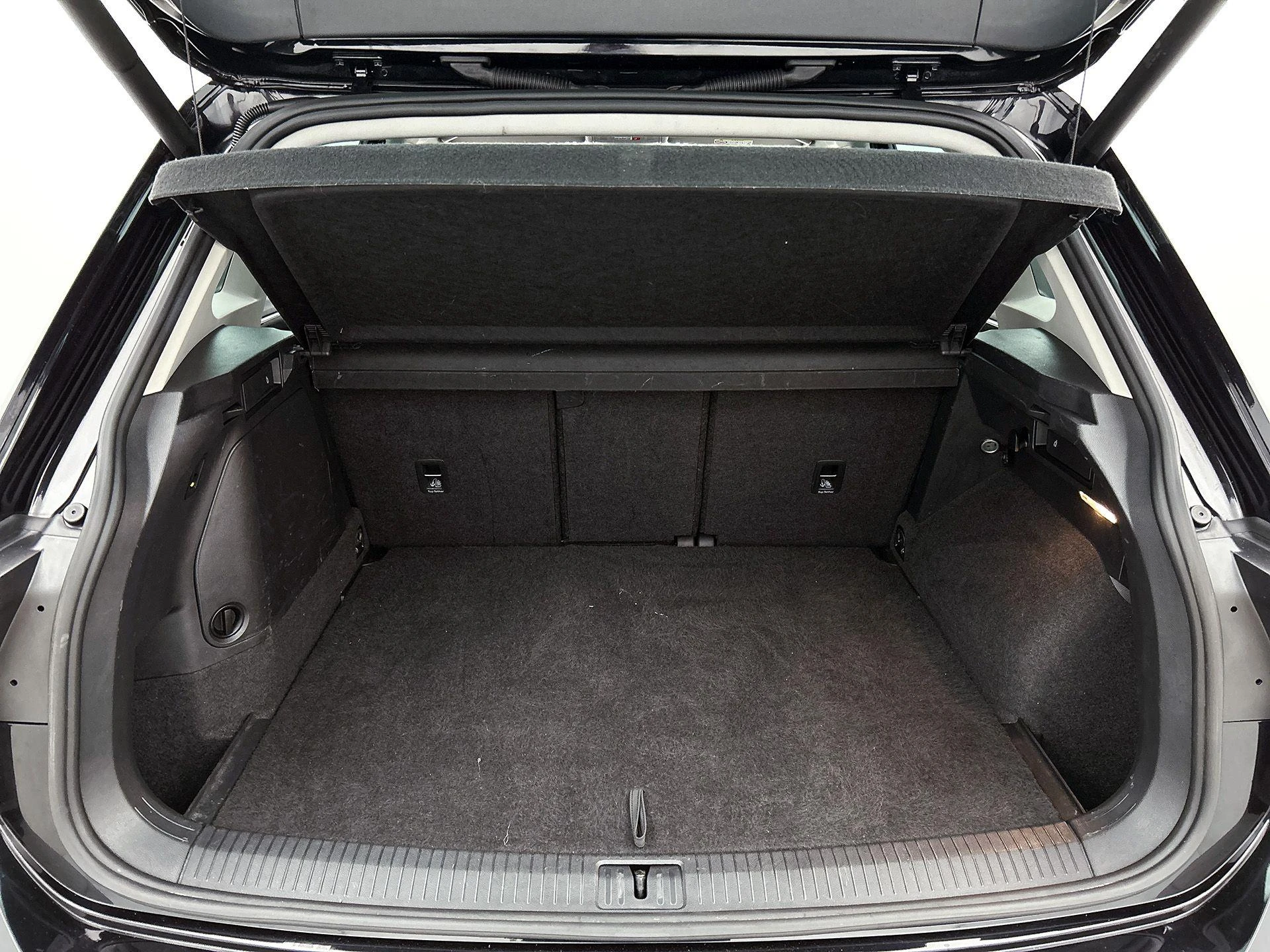 Volkswagen-Tiguan-image-13