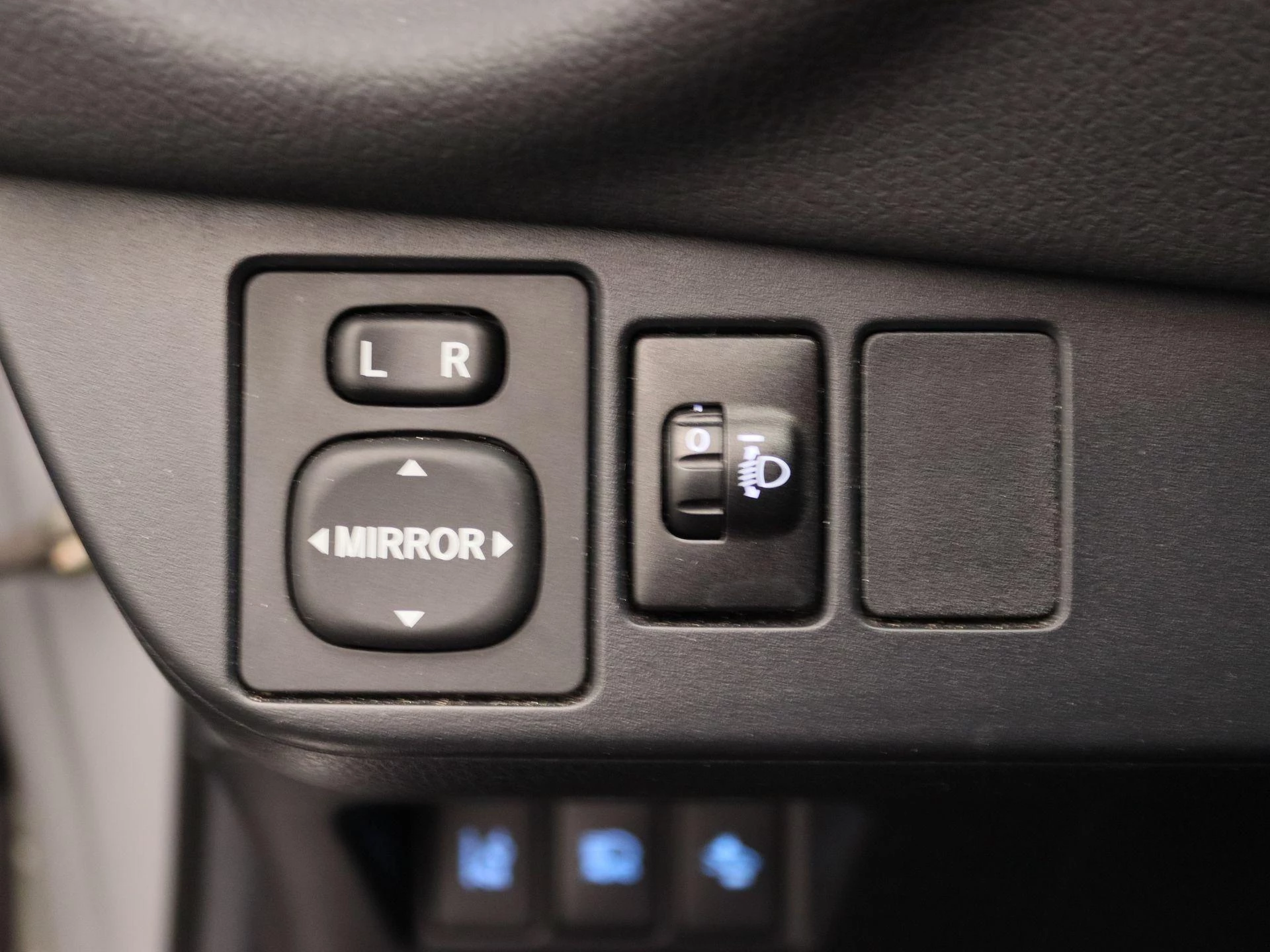Toyota-Yaris-image-20