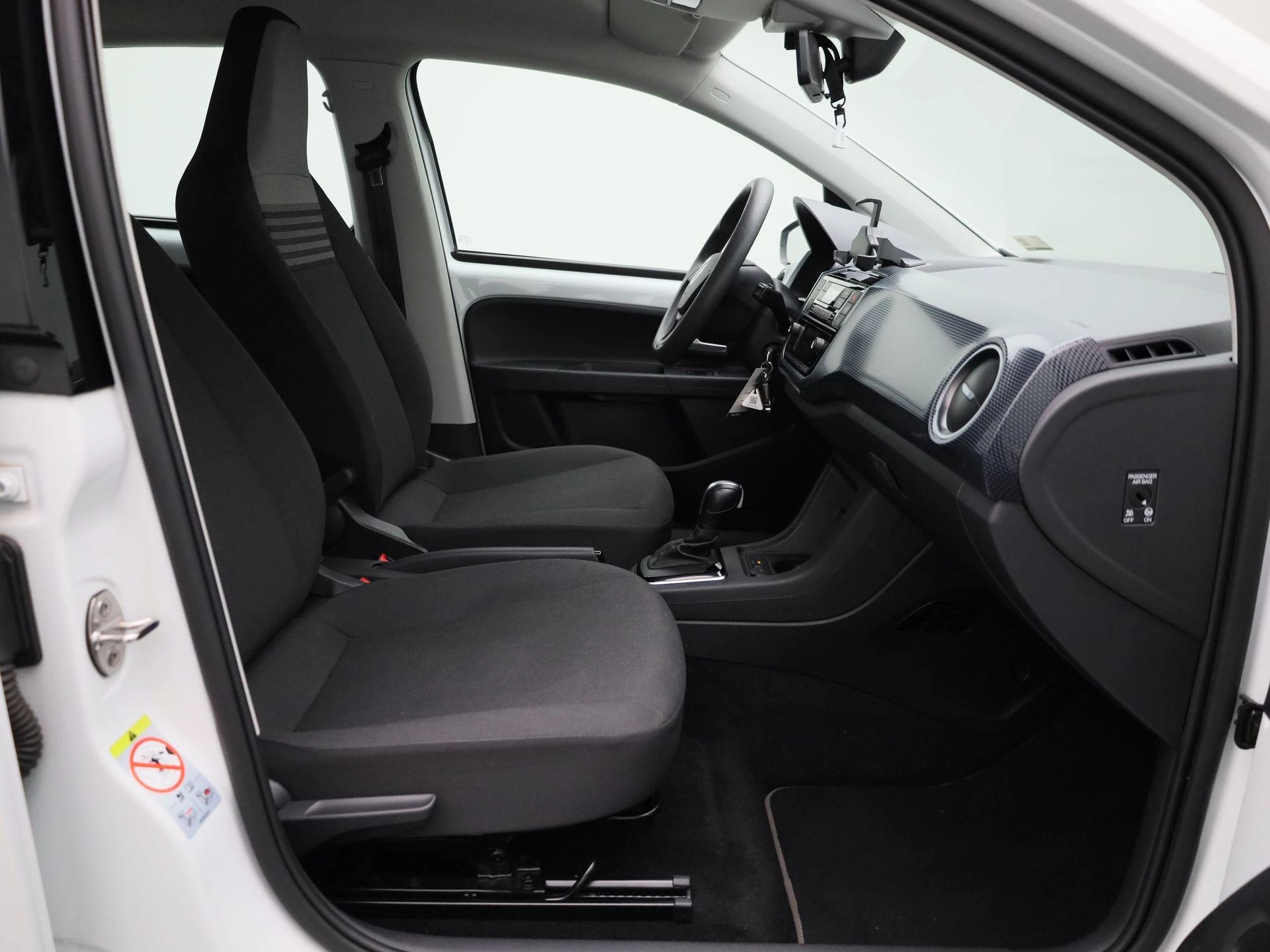 Volkswagen-e-up!-image-25