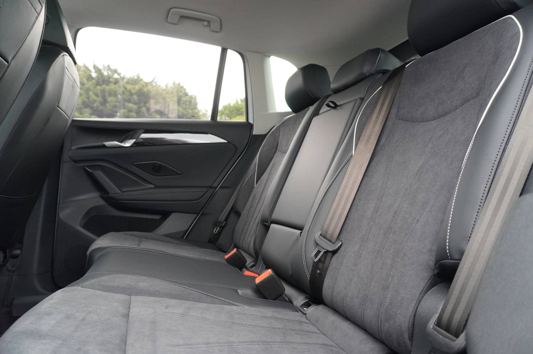 Volkswagen-Tiguan-image-10