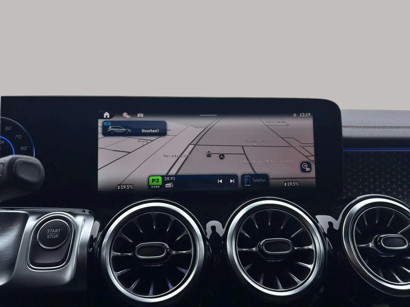 Mercedes-Benz-EQB-image-15