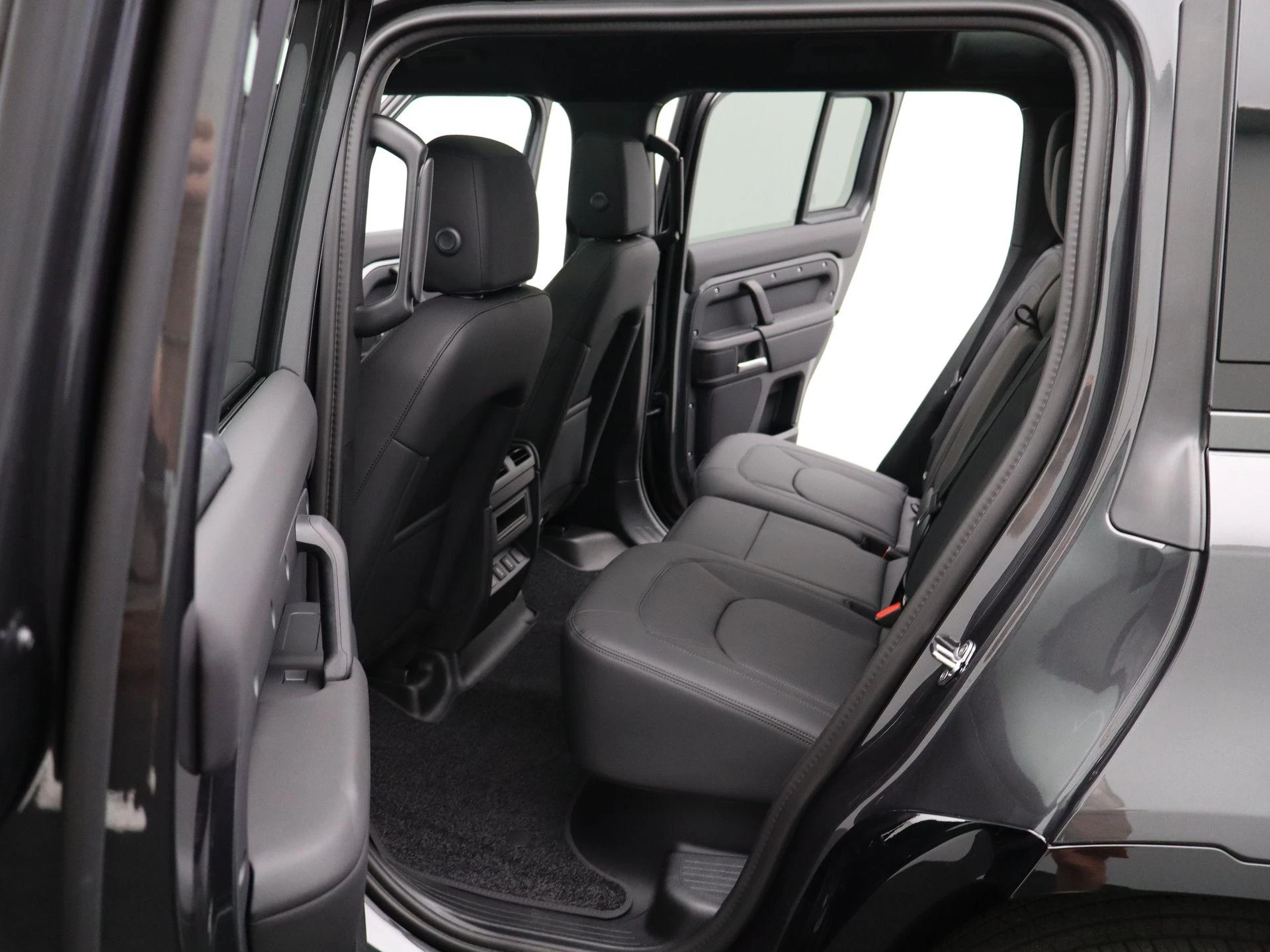Land Rover-Defender-image-11