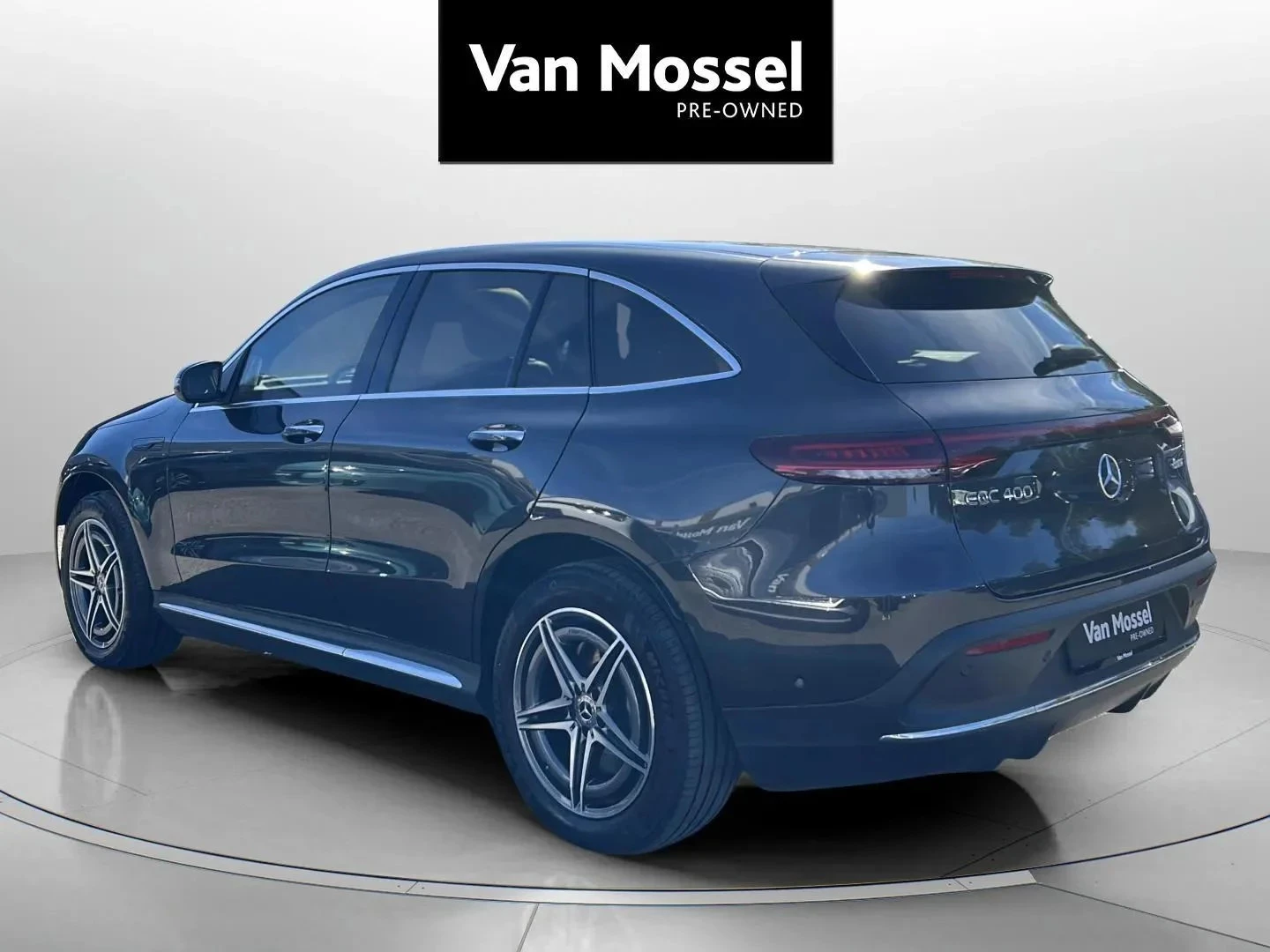 Mercedes-Benz-EQC-image-6