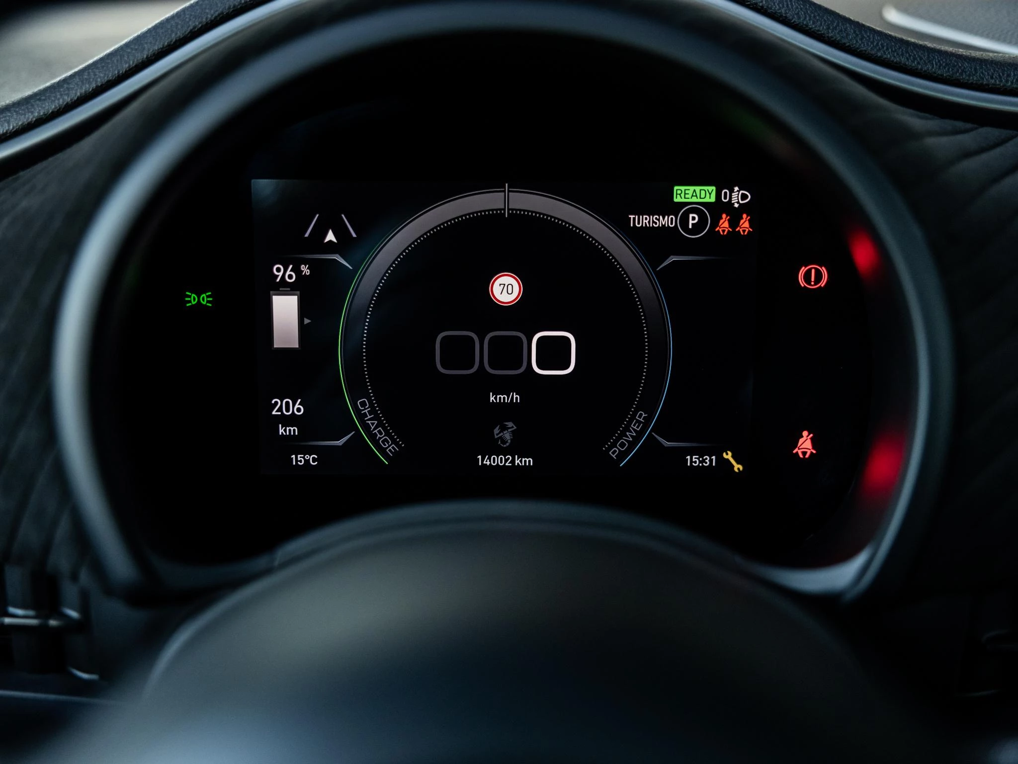 Abarth-500e-image-32