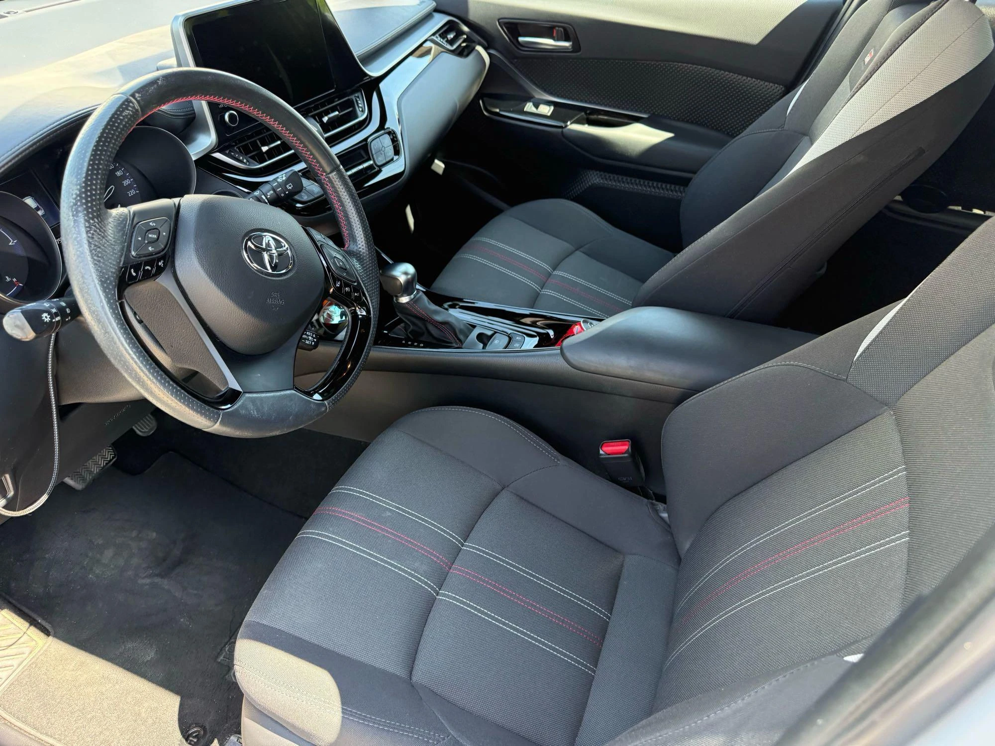 Toyota-C-HR-image-17