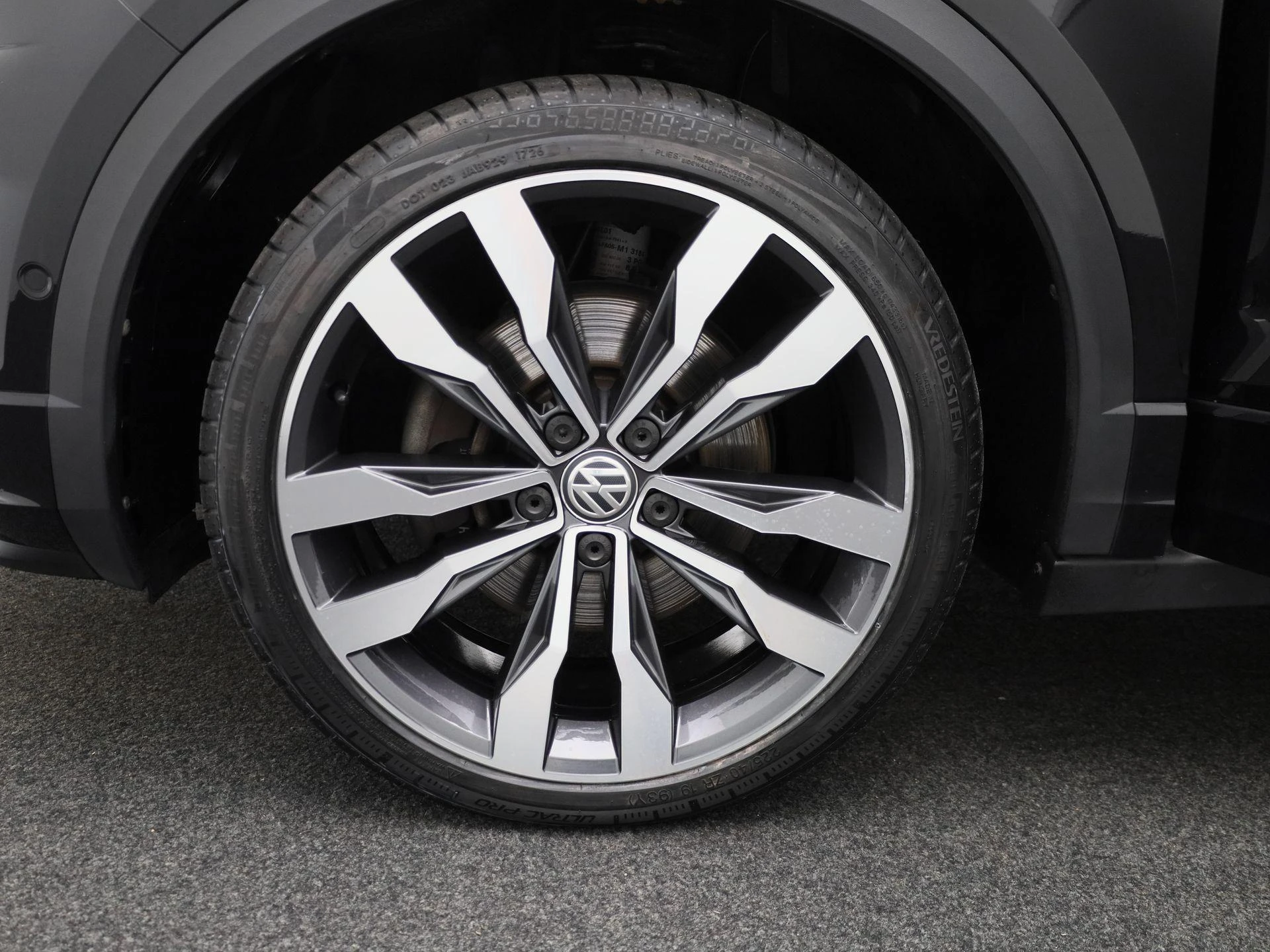 Volkswagen-T-Roc-image-13