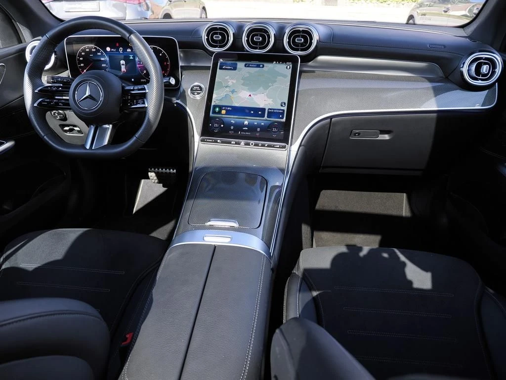 Mercedes-Benz-GLC 300 d-image-12