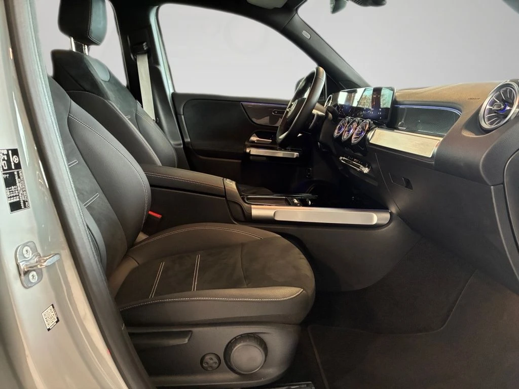 Mercedes-Benz-GLB 200-image-15