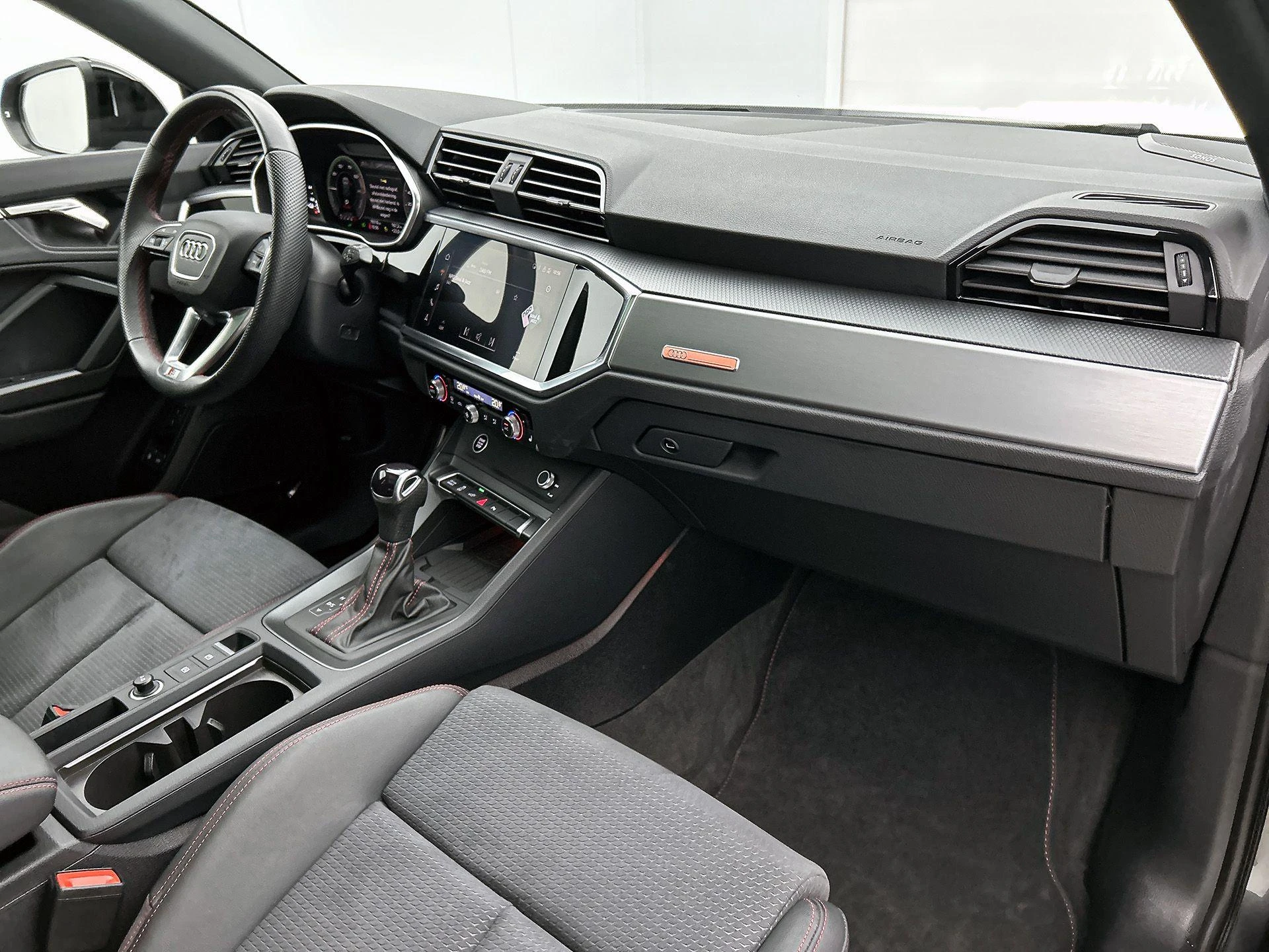 Audi-Q3-image-24