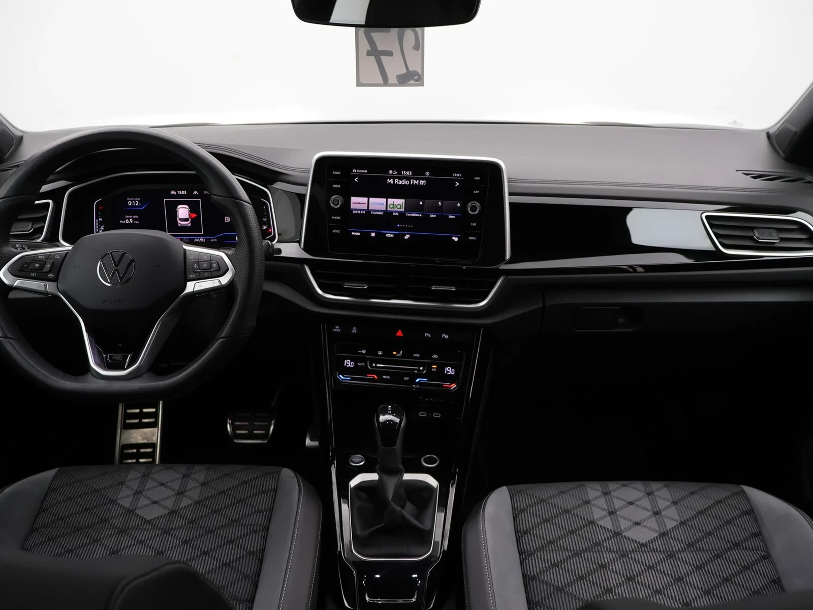Volkswagen-T-Roc-image-11