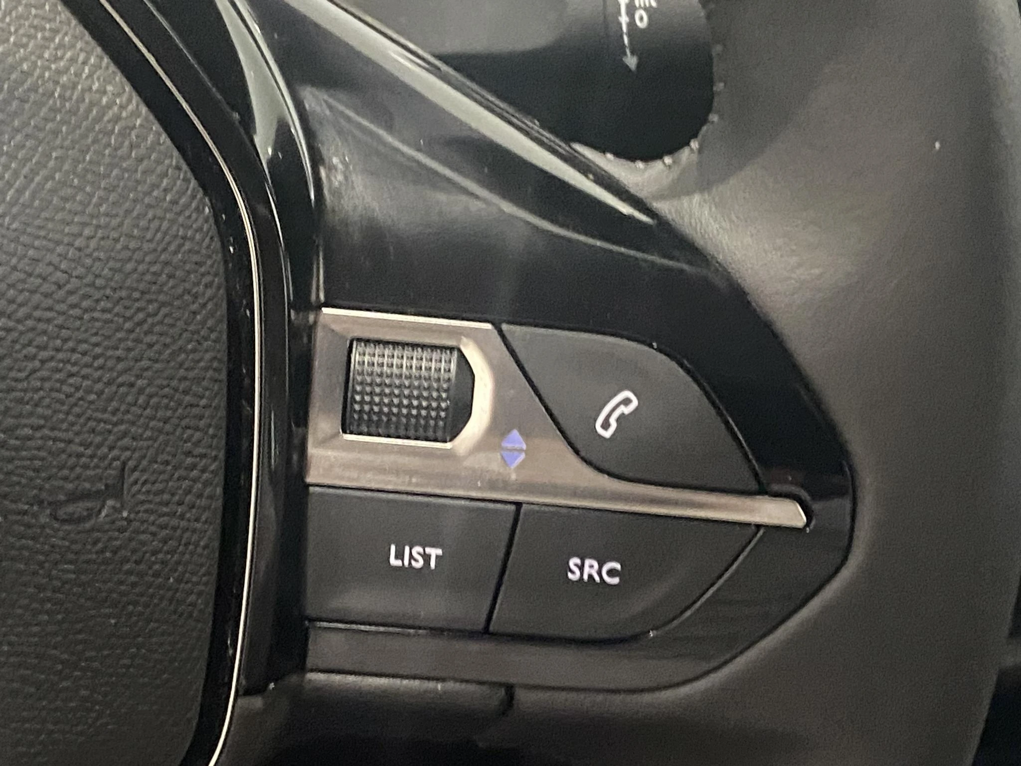 Peugeot-208-image-12
