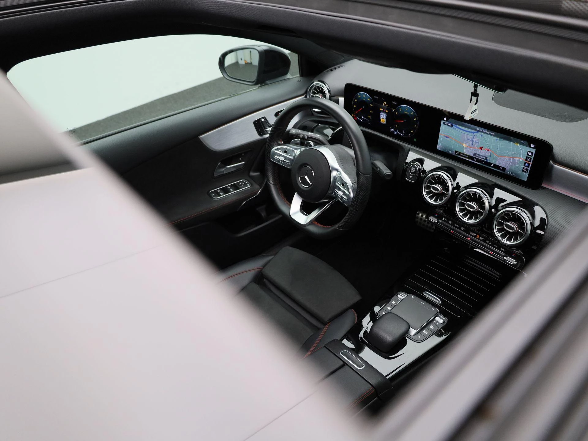 Mercedes-Benz A-Klasse 180 Aut. AMG Business Solution