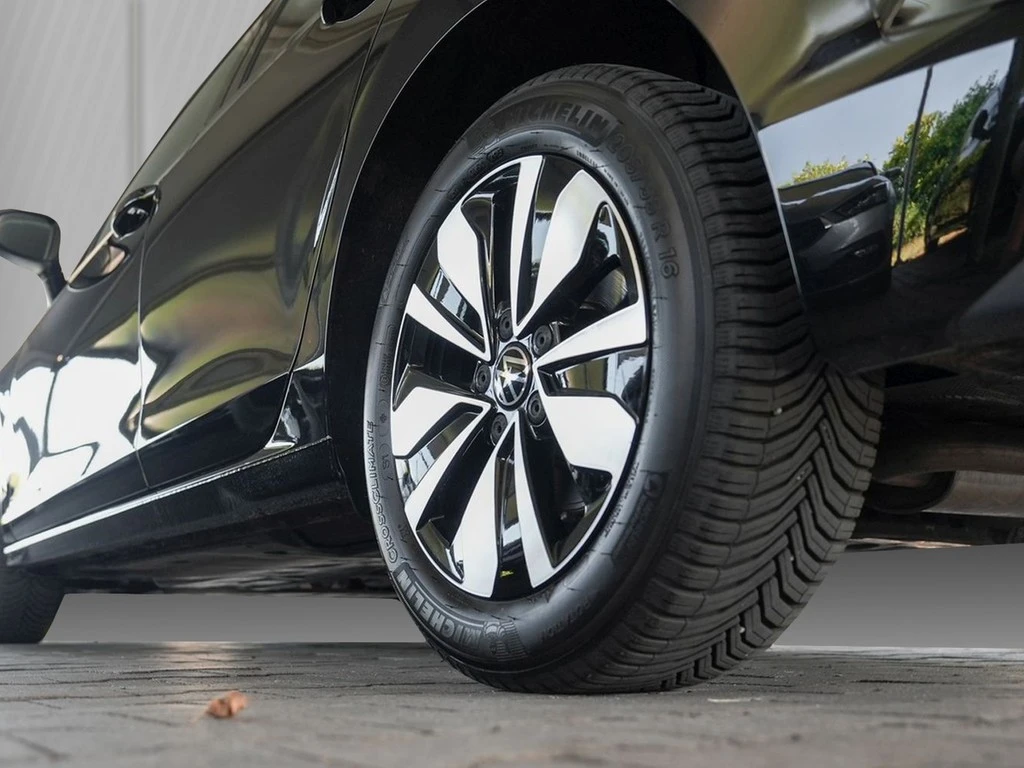 Volkswagen-Golf-image-4
