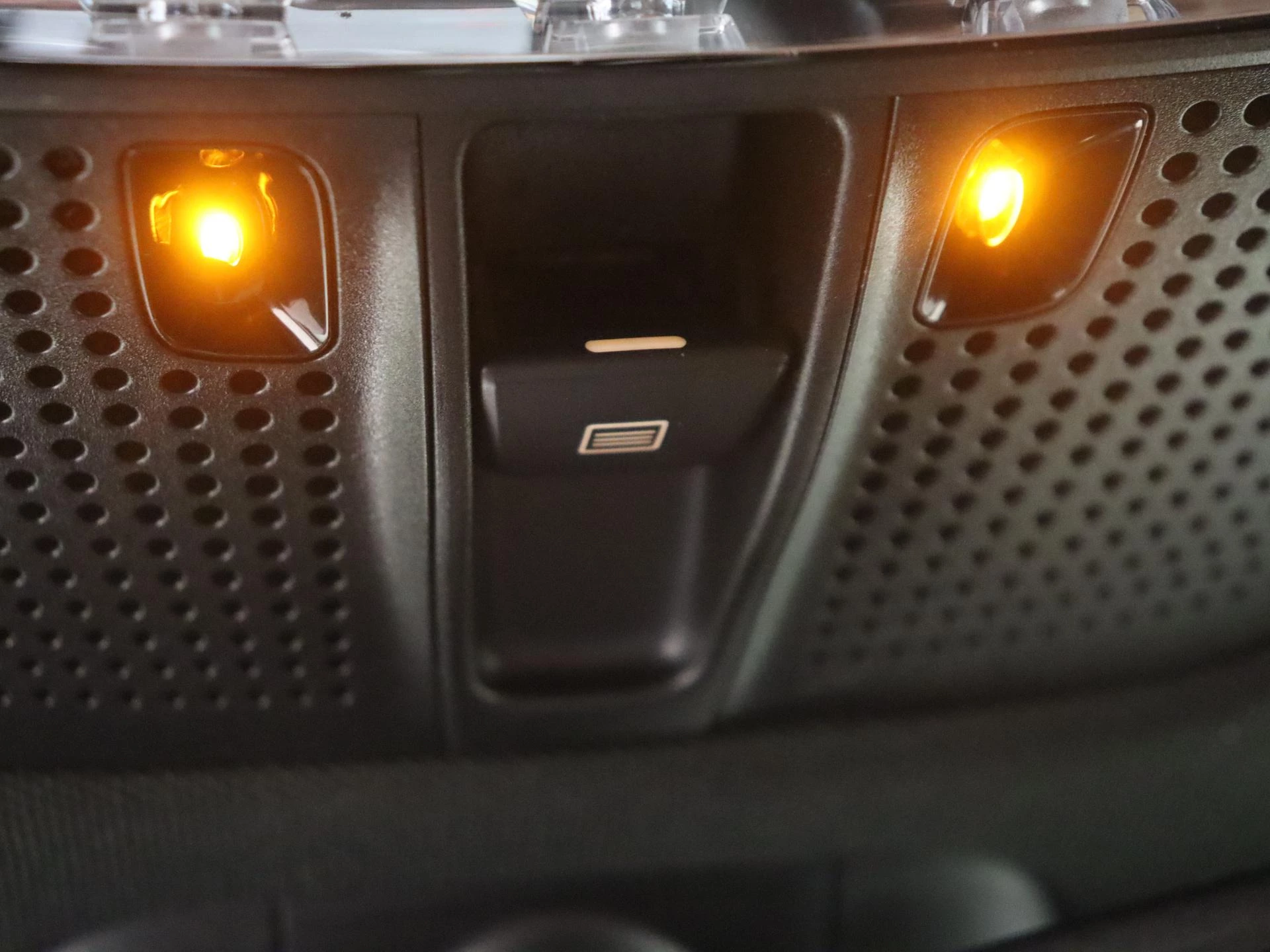 Mercedes-Benz-C-Klasse-image-32