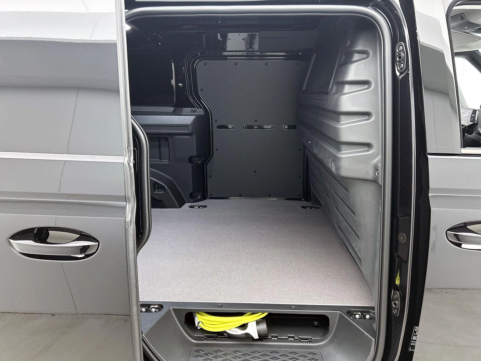 Volkswagen-ID. Buzz Cargo-image-25