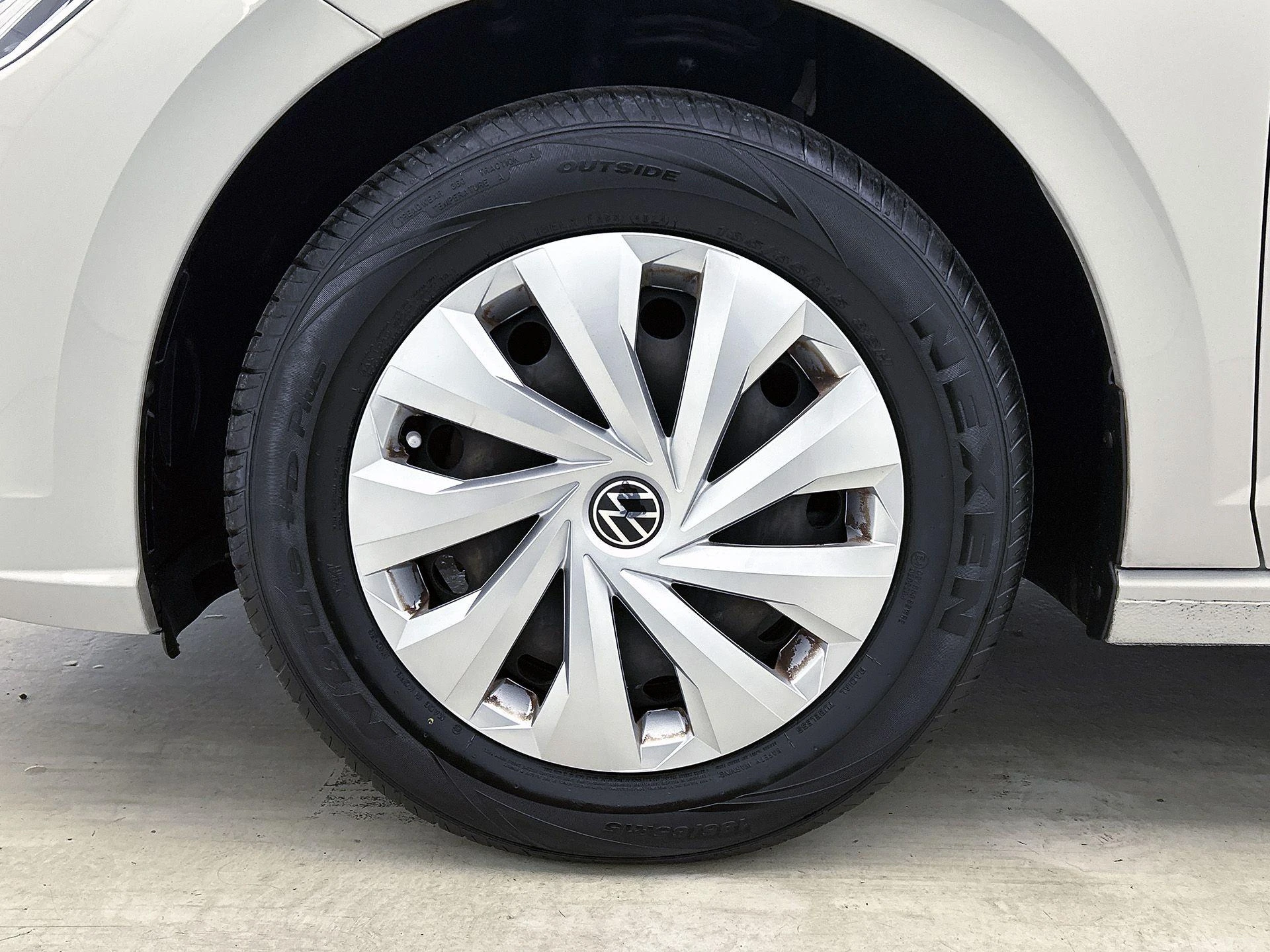Volkswagen-Polo-image-30