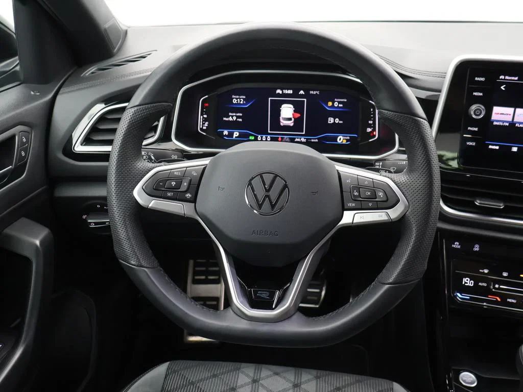 Volkswagen-T-Roc-image-13