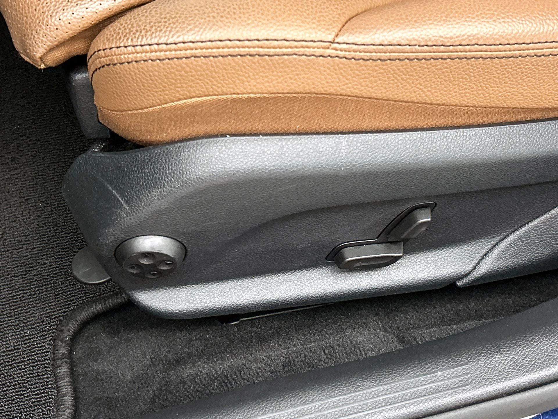 Mercedes-Benz-C-Klasse-image-16