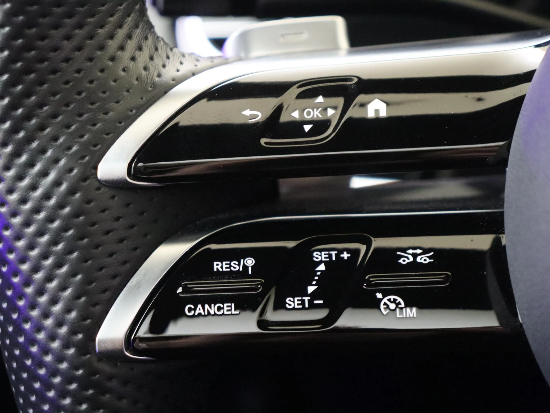 Mercedes-Benz-E-Klasse-image-13