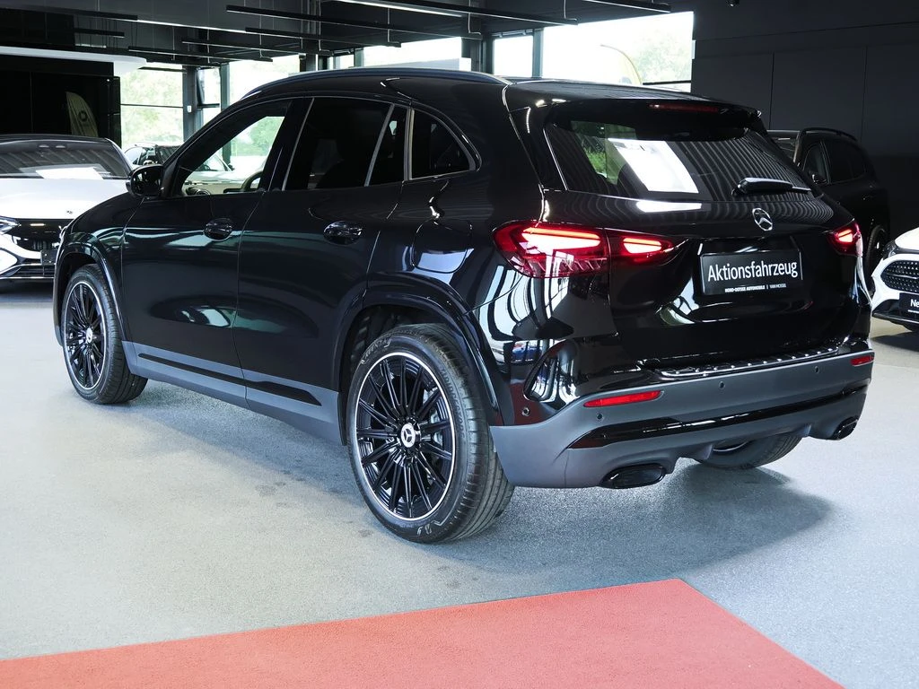 Mercedes-Benz-GLA 200 d-image-4