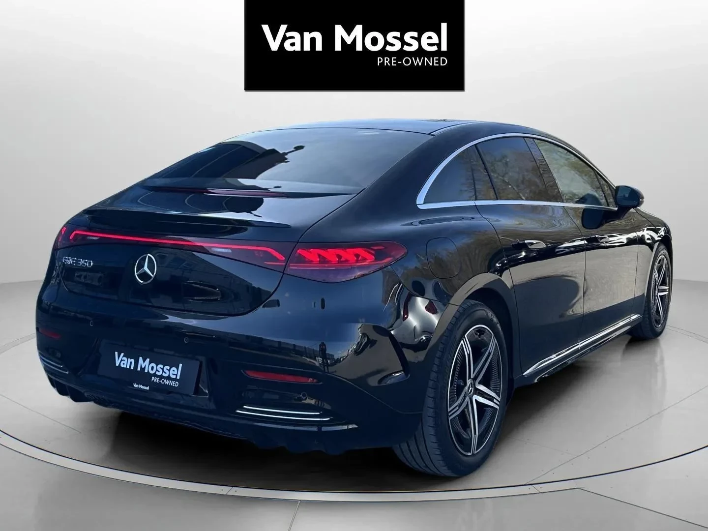 Mercedes-Benz-EQE-image-4