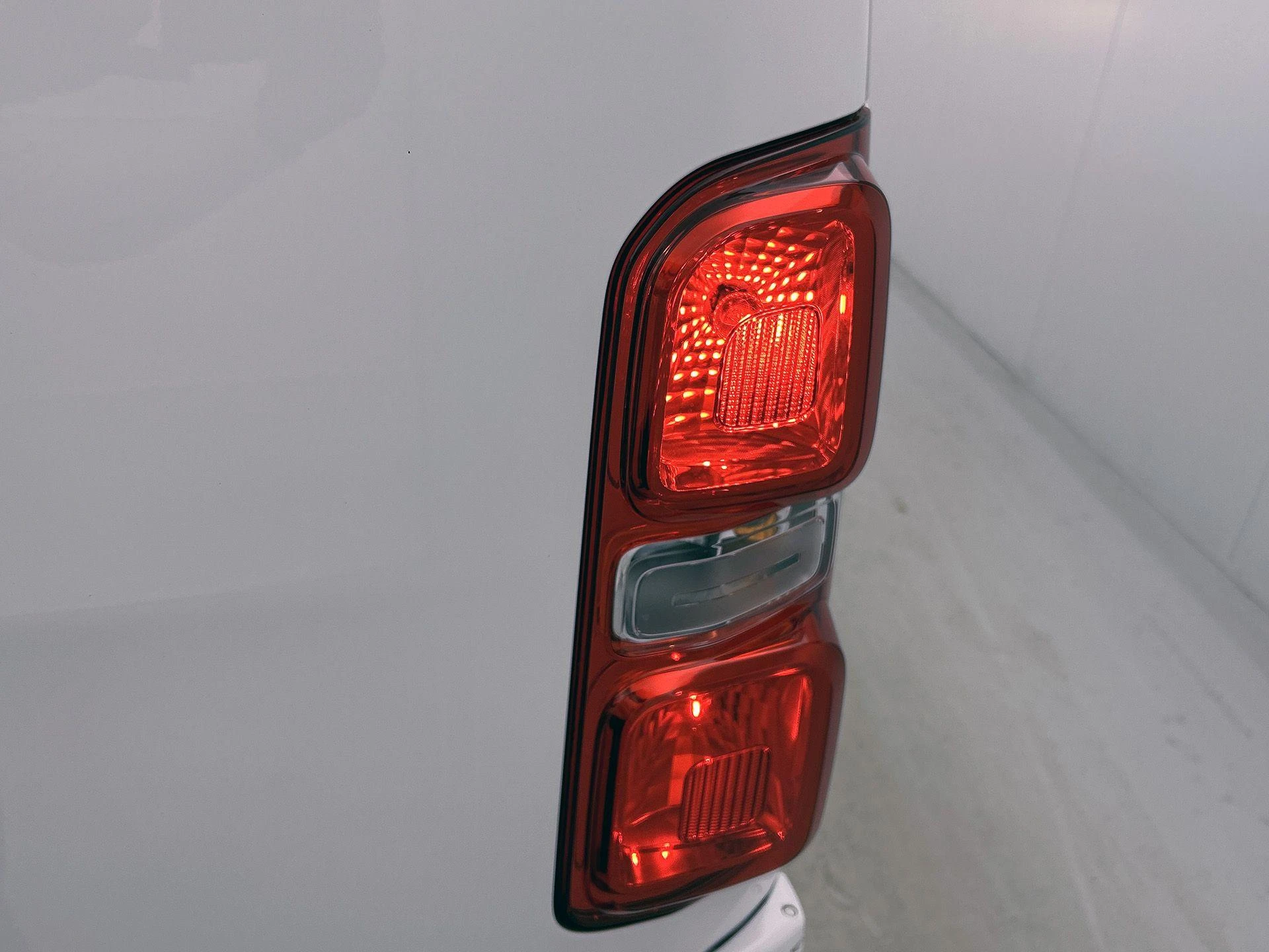 Opel-Vivaro-image-23