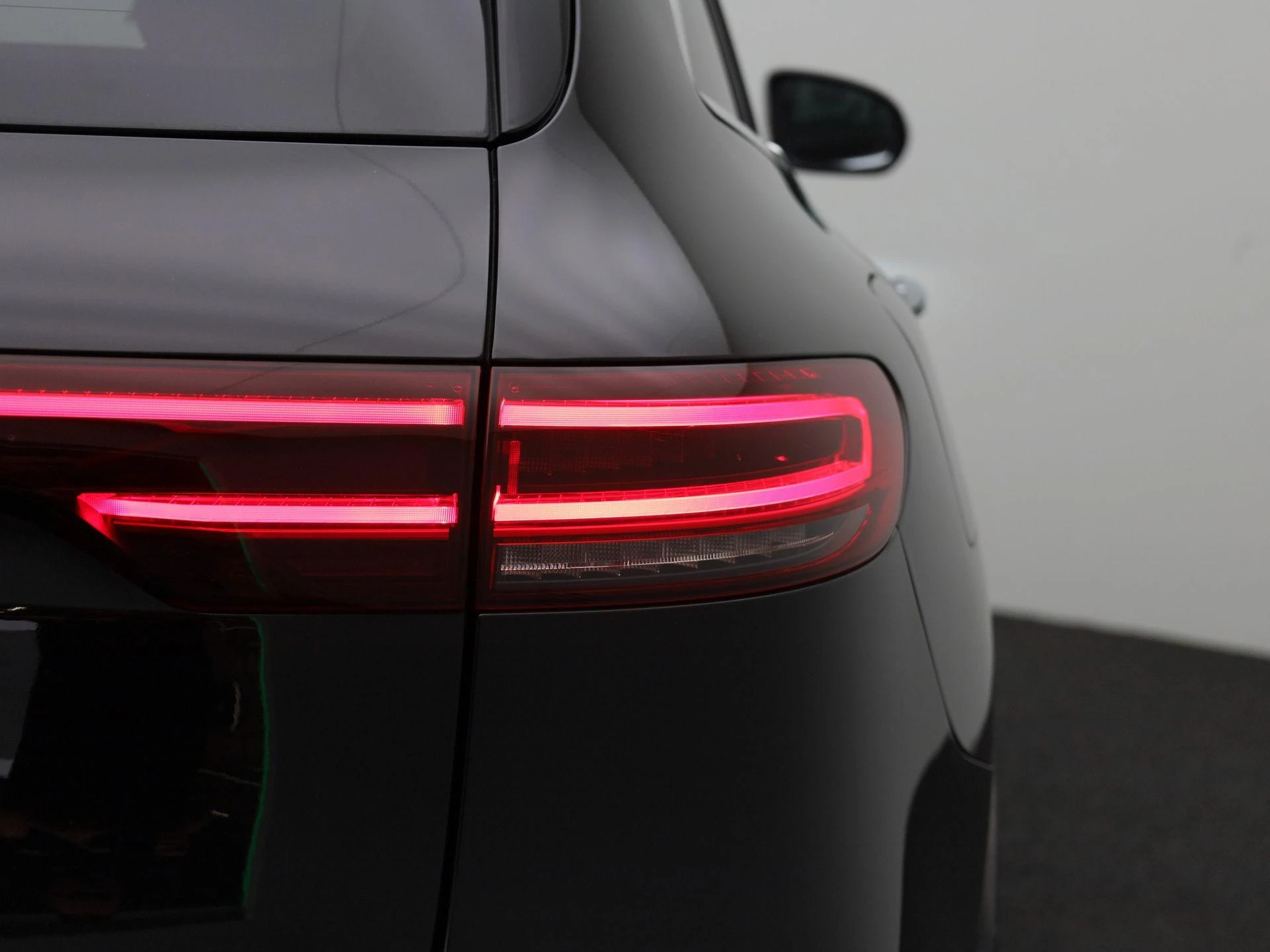 Mercedes-Benz-EQC-image-59