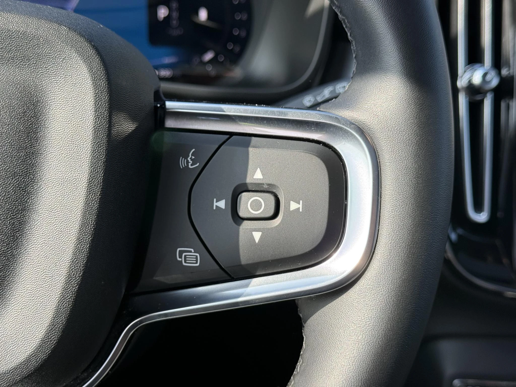 Volvo-XC40-image-24