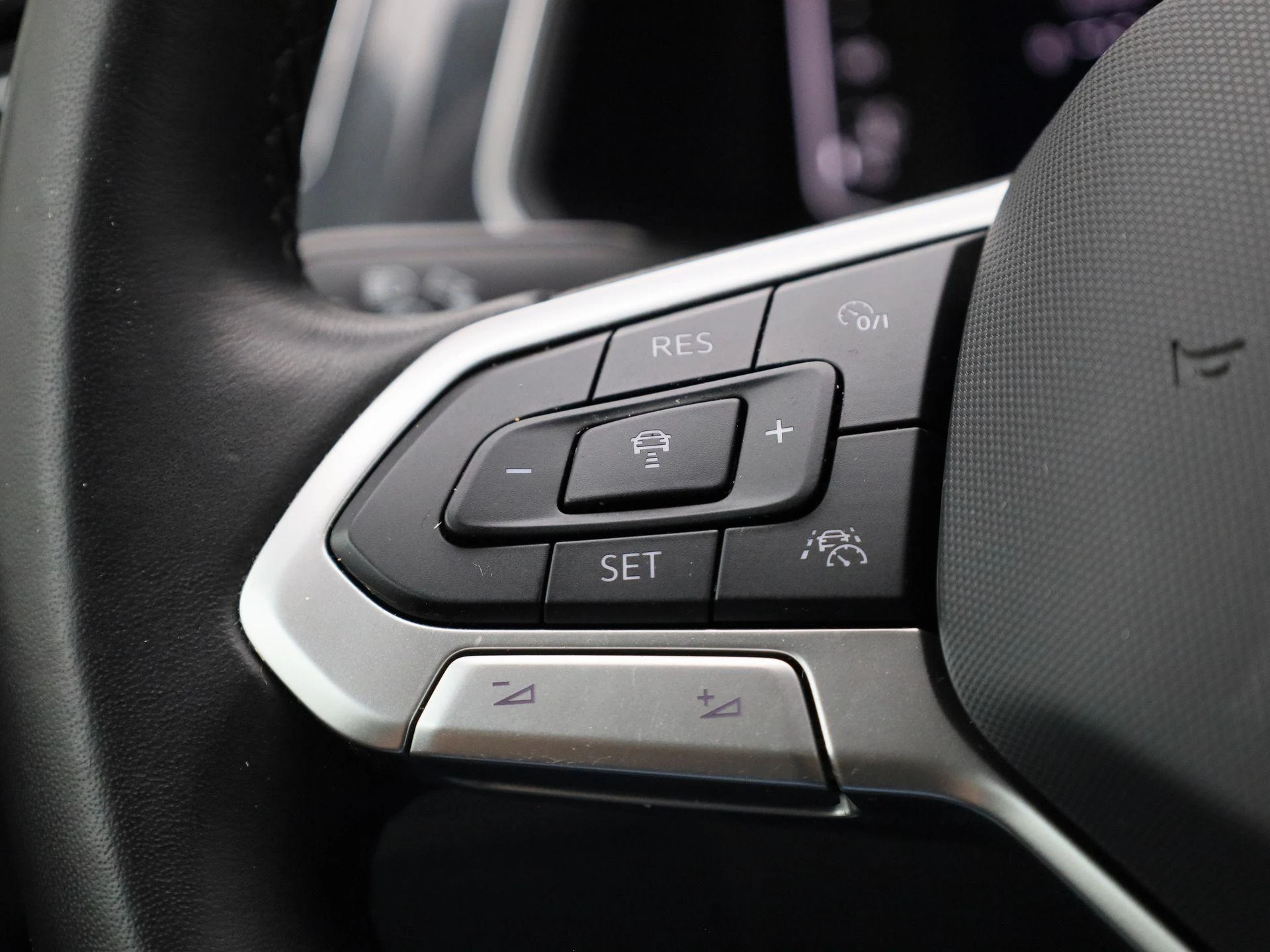 Volkswagen-Tiguan-image-22