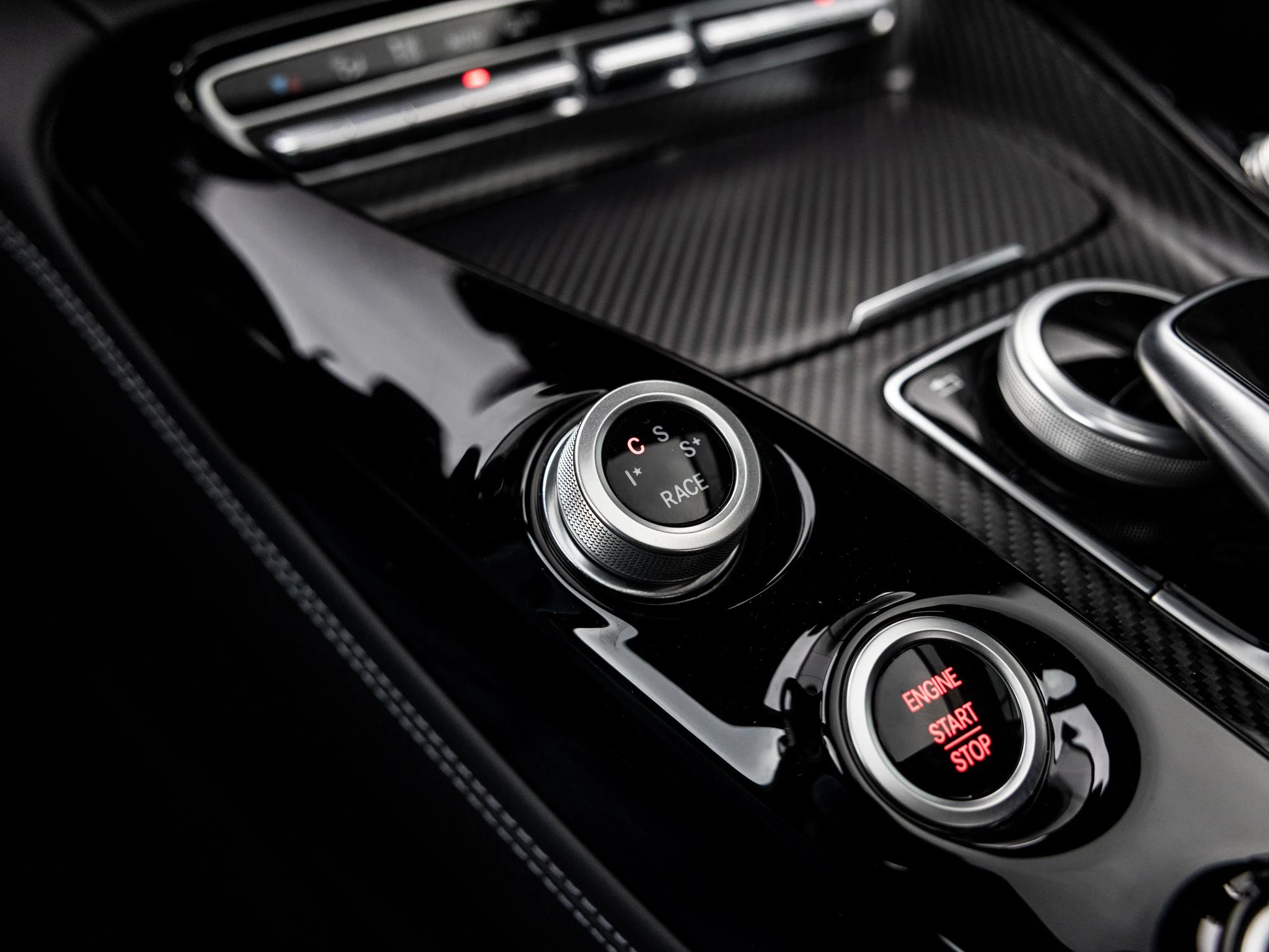 Mercedes-AMG-GT-image-40