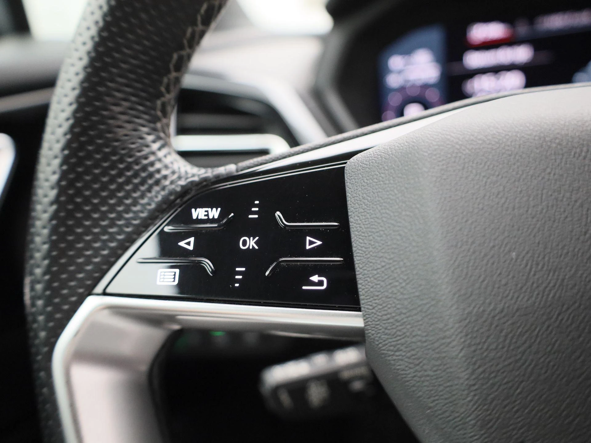 Audi-Q4 e-tron-image-17