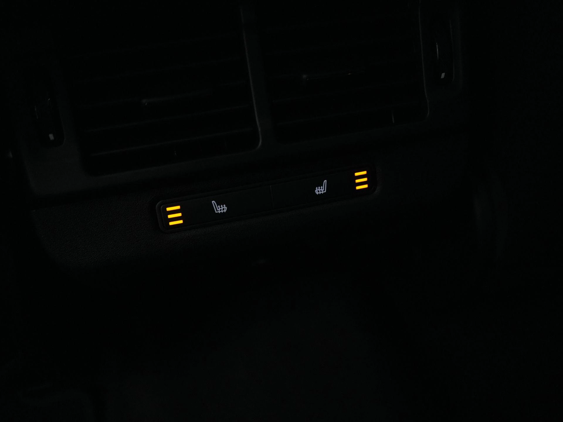 Land Rover-Range Rover Evoque-image-40