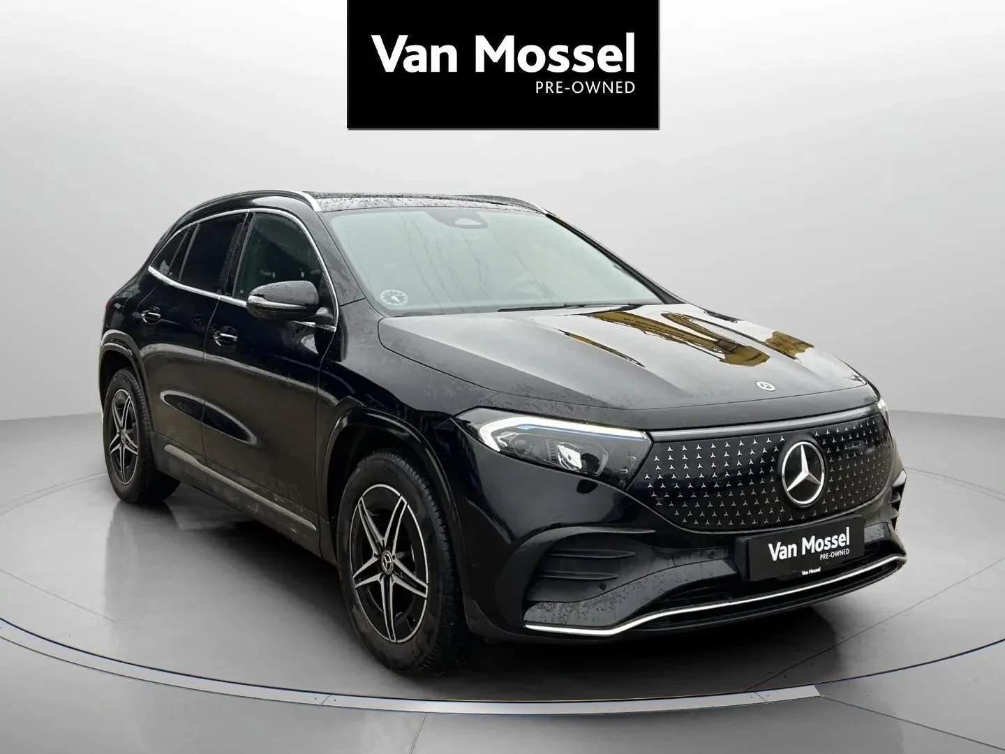 Mercedes-Benz-EQA-image-2