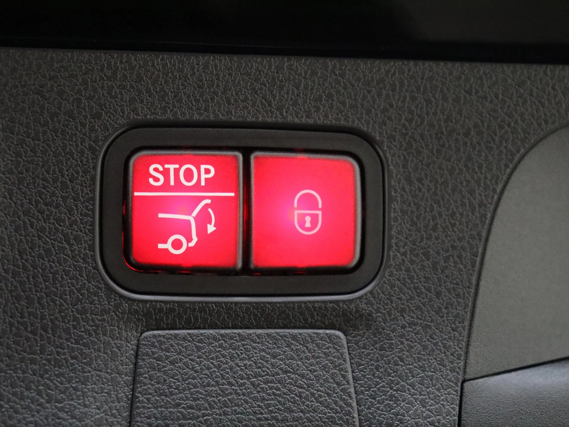 Mercedes-Benz-CLA-image-32