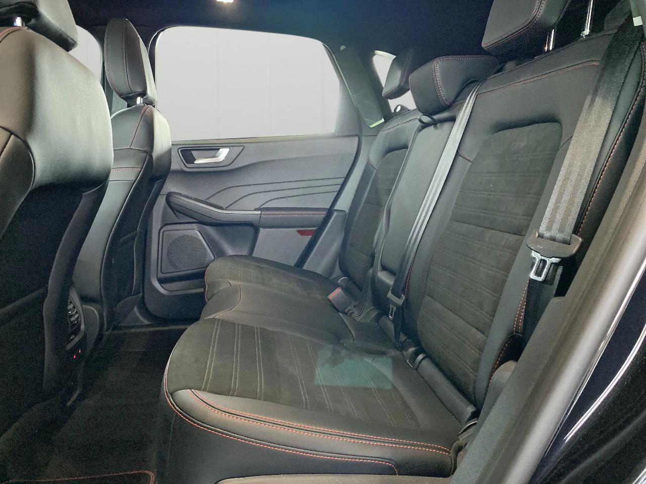 Ford Kuga FHEV ST-Line X - Pano - Driver Assist - Winterpack