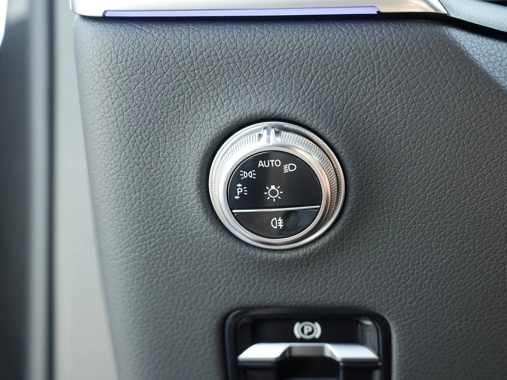 Mercedes-Benz-GLC-image-14