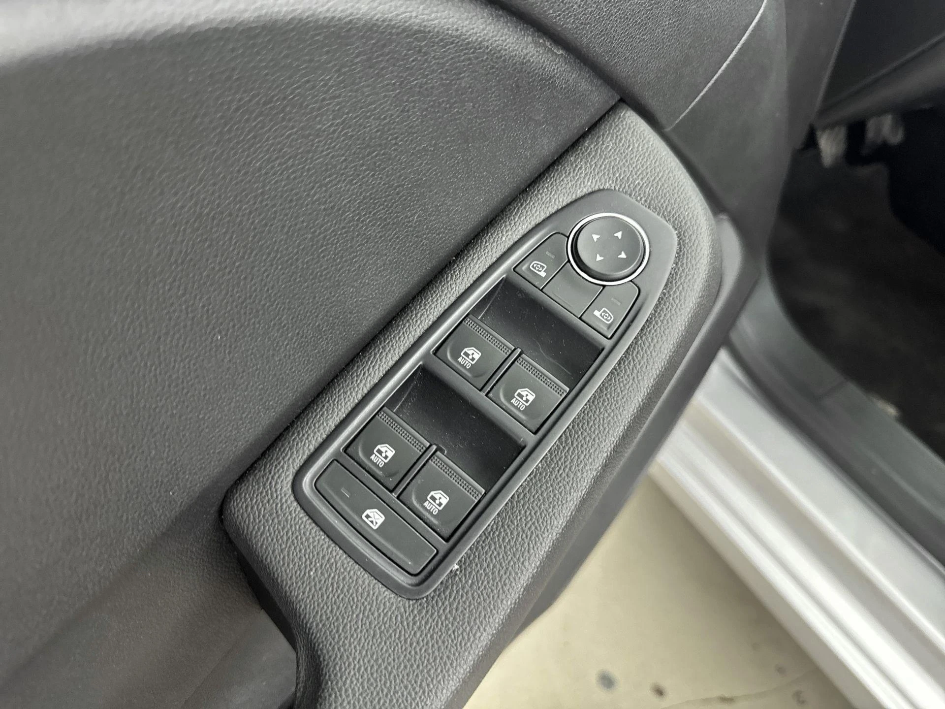 Renault-Clio-image-13