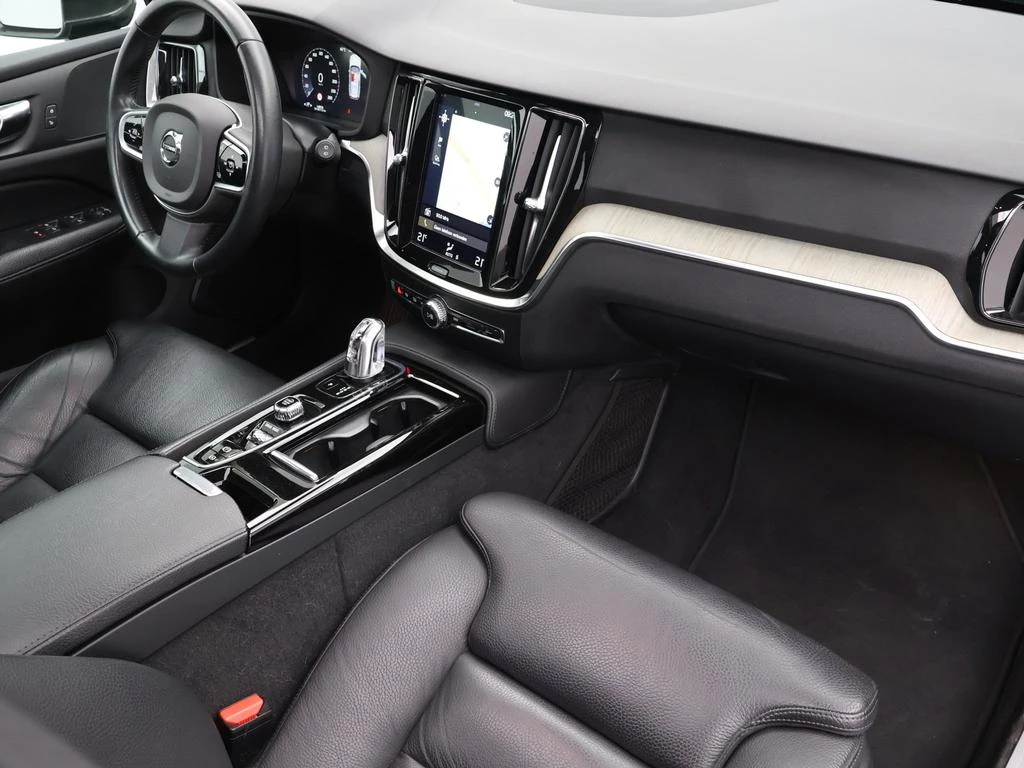 Volvo V60 Volvo V60 2.0 T8 PHEV AWD *AUTOMAAT*PANODAK*VIRTUAL COCKPIT*LEDER*SPORTZETELS*CRUISE*NAVI*APP-CONNECT*...*