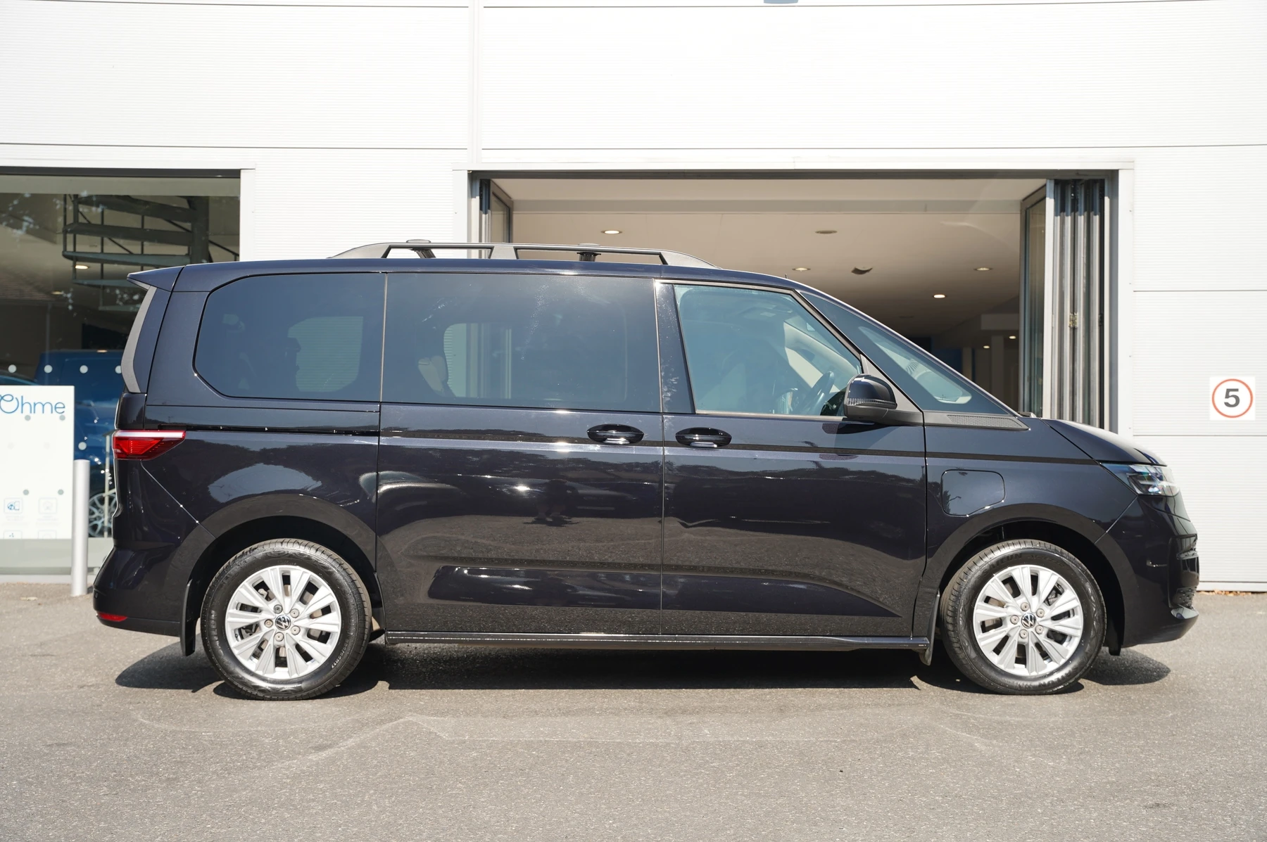 Volkswagen-Multivan-image-3