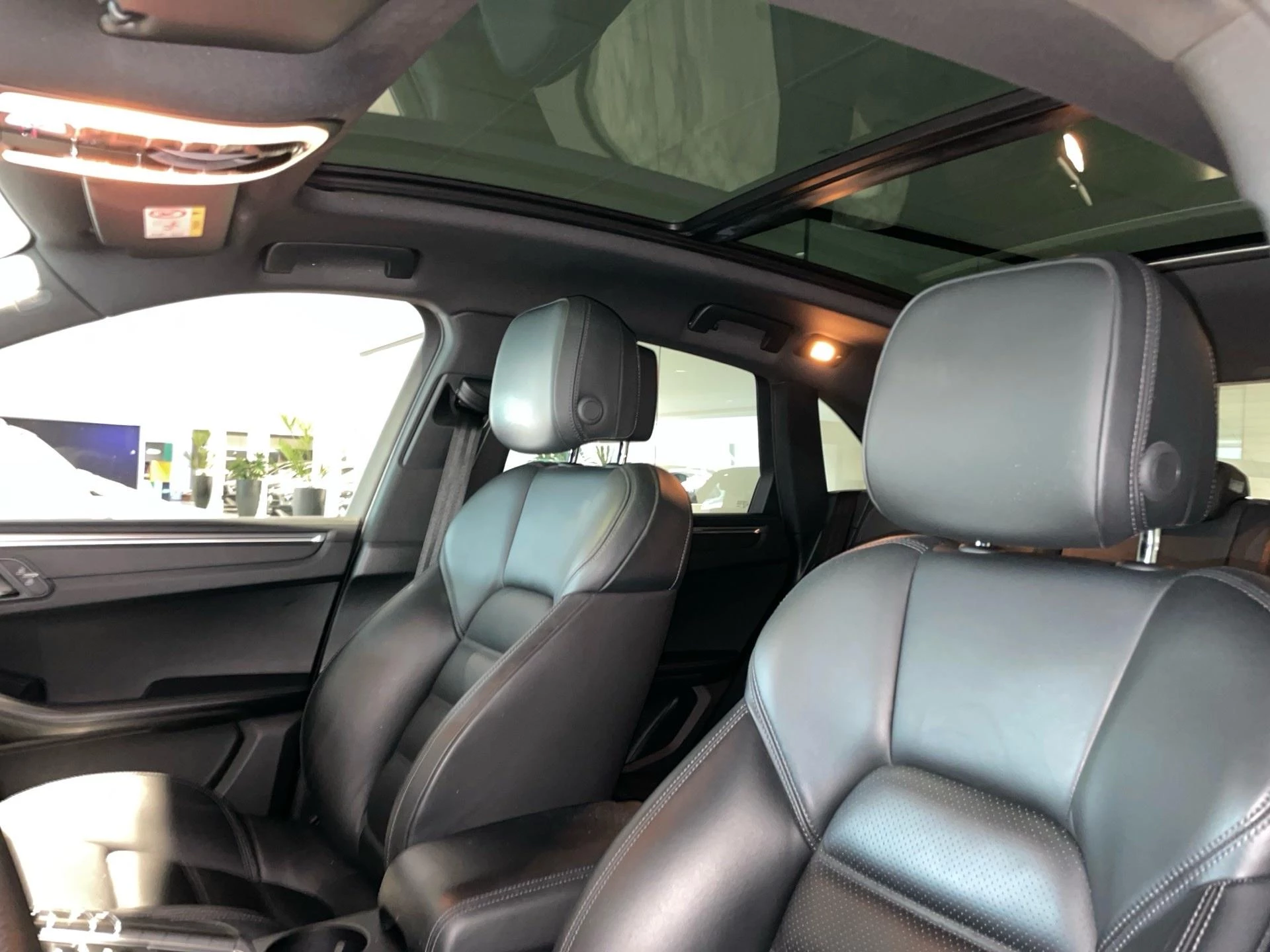Porsche-Macan-image-12