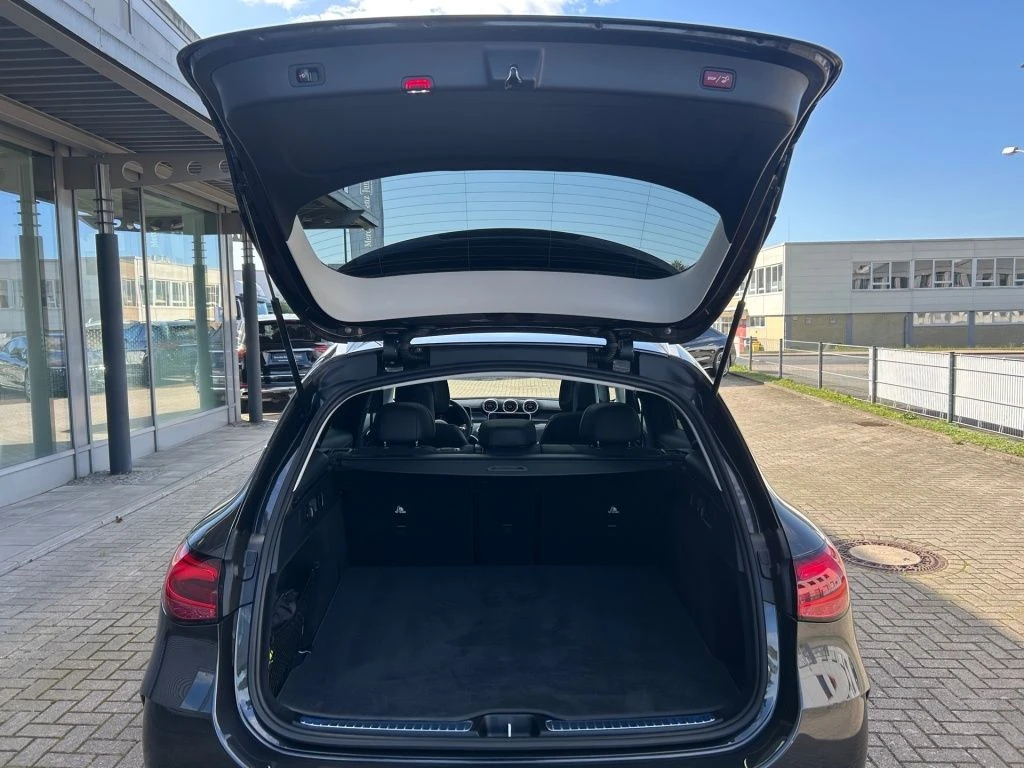 Mercedes-Benz-GLC 220 d-image-13