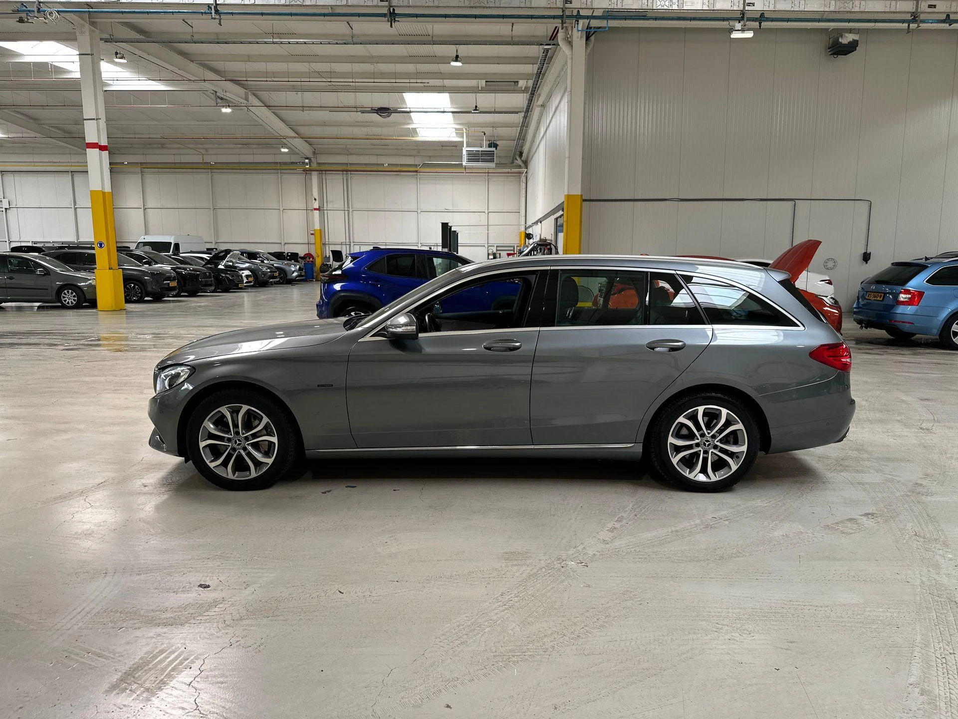 Mercedes-Benz-C-Klasse-image-1