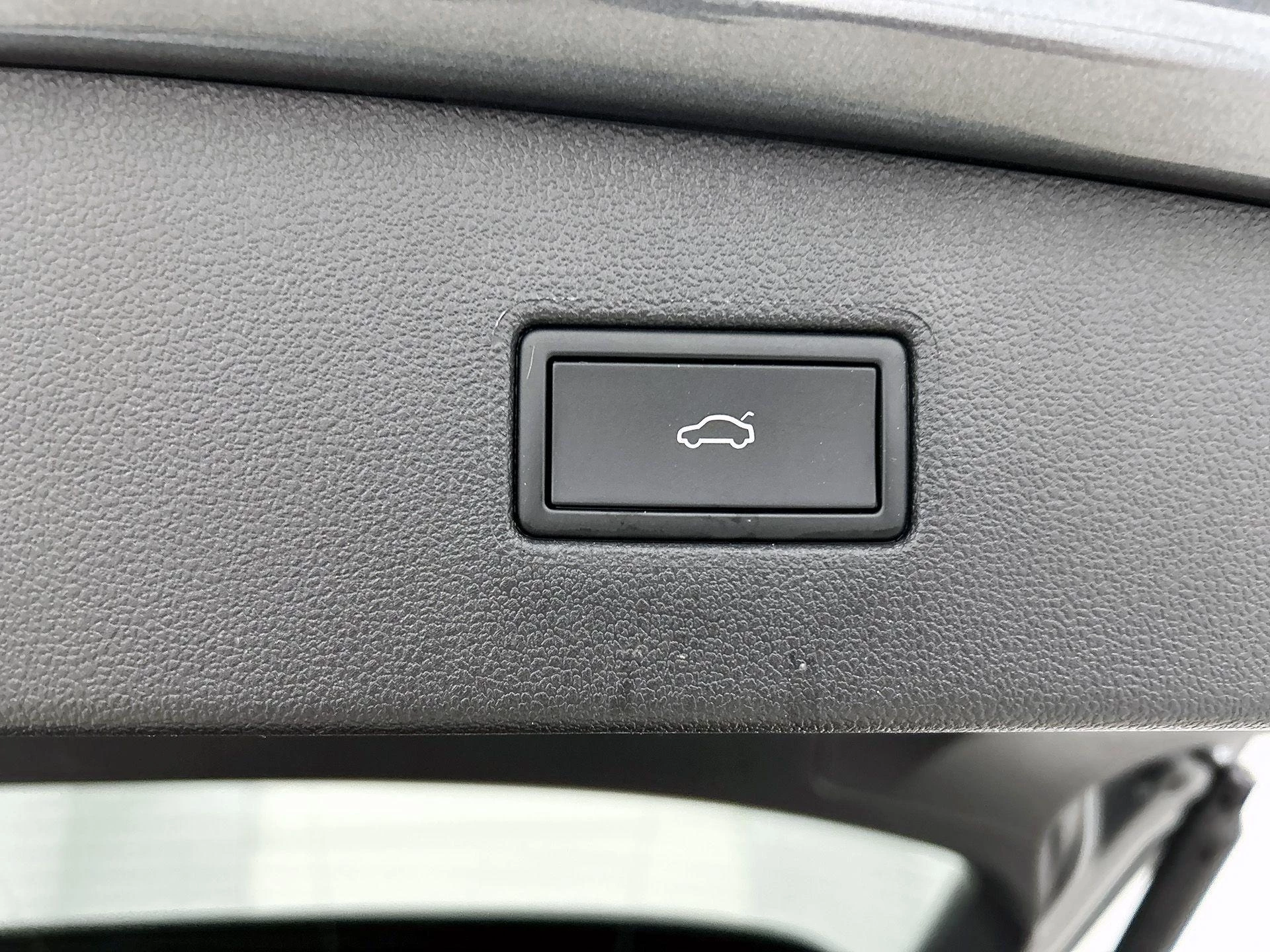 Volkswagen-Tiguan-image-24