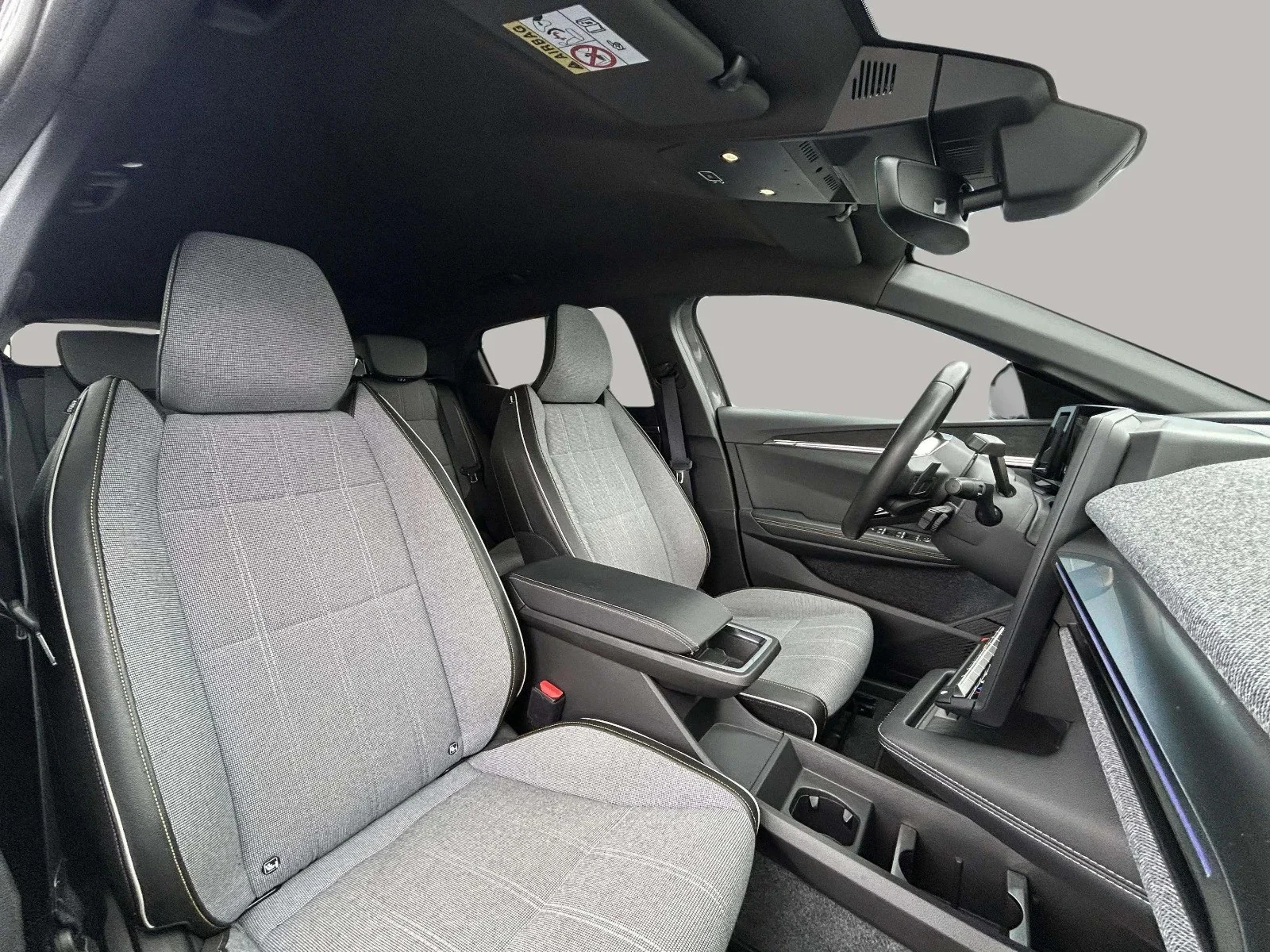 Renault-Megane E-Tech-image-12