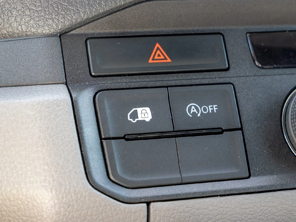 Volkswagen Crafter Kasten 2.0TDI lang Hochdach RearView