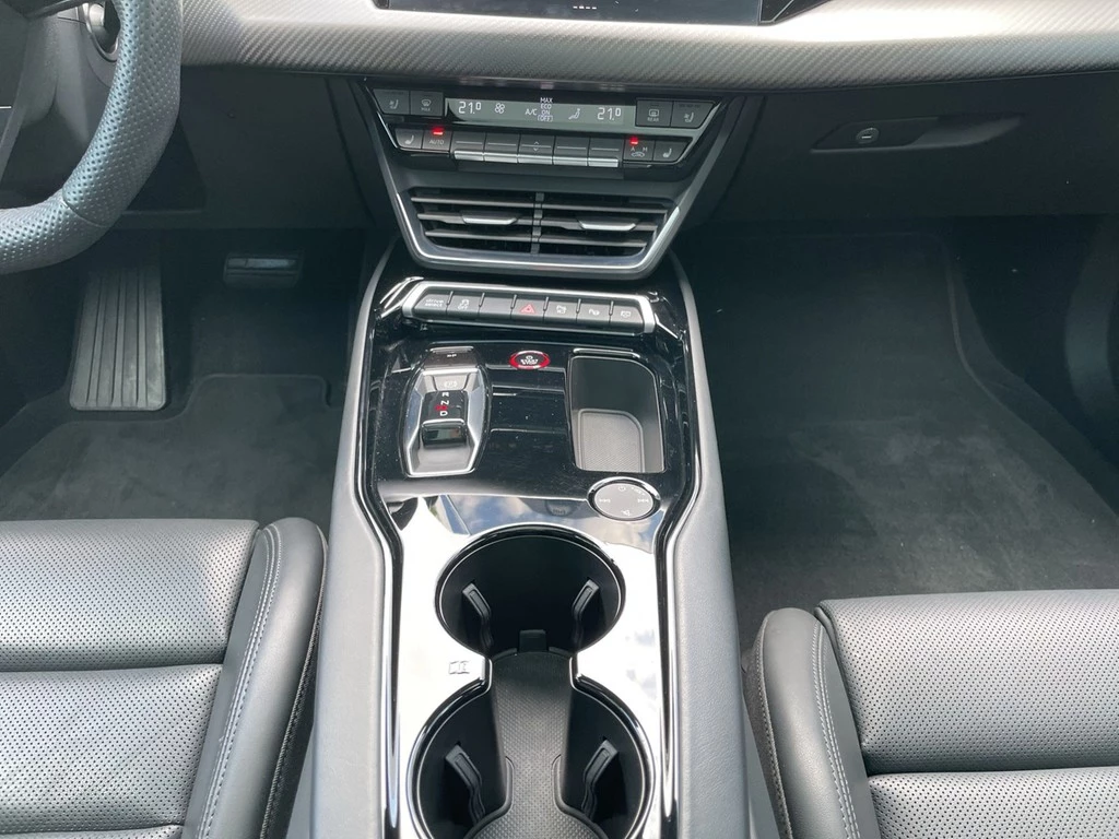 Audi e-tron GT quattro *SOH92%*Matrix*Pano*
