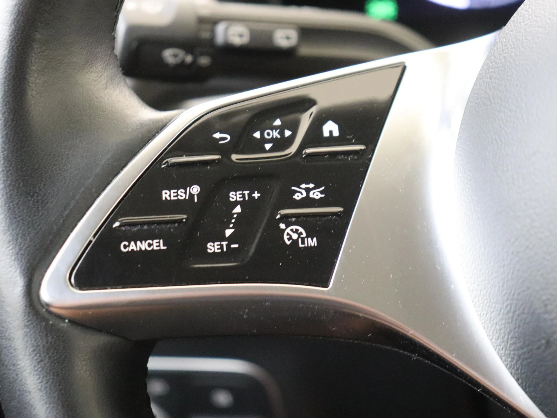 Mercedes-Benz-B-Klasse-image-12